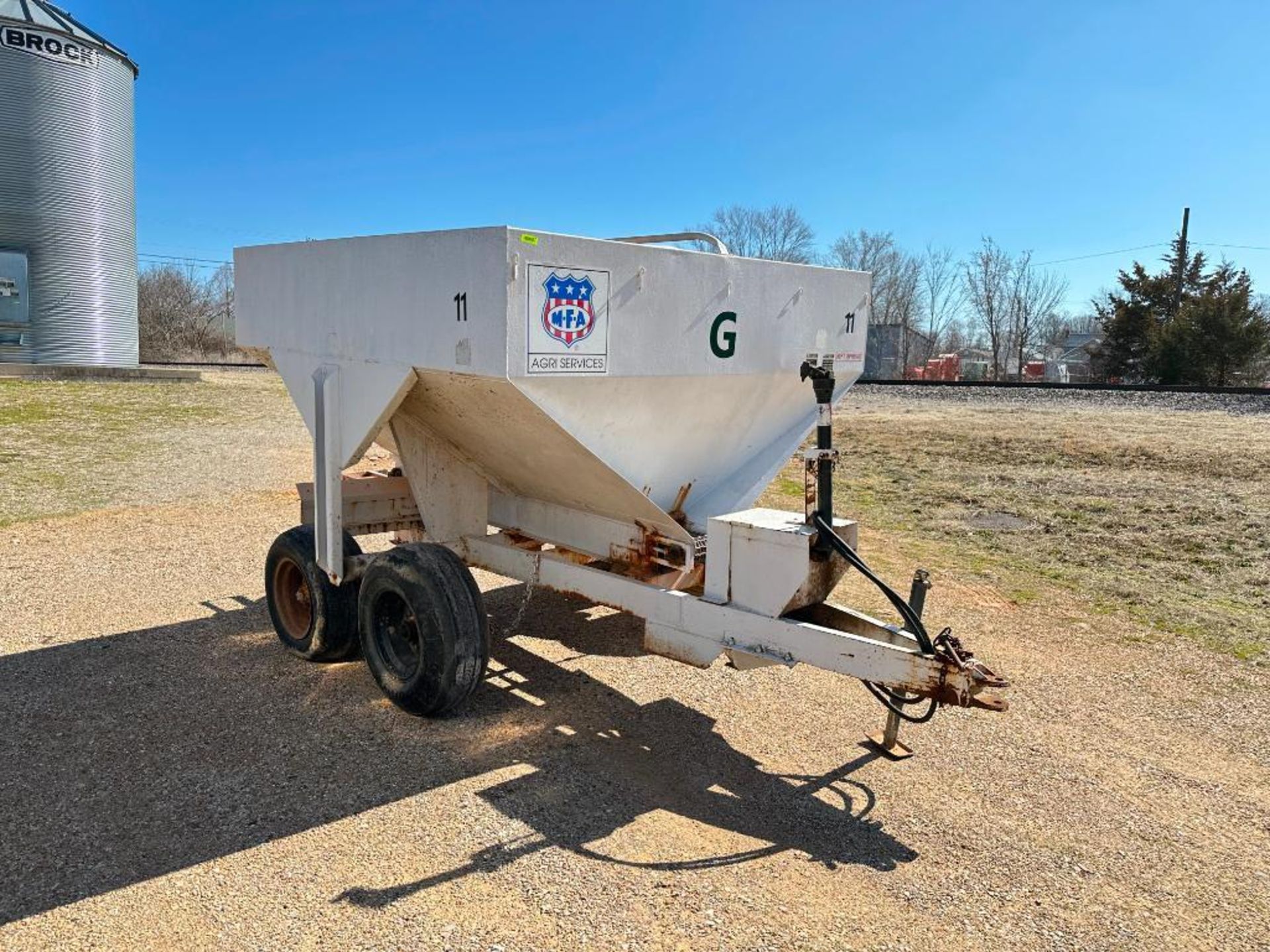 SIMONSEN 5-TON FERTILIZER SPREADER BRAND/MODEL: SIMONSEN SMC1754S INFORMATION: 5-TON CAP, 50' SPREAD - Image 8 of 28