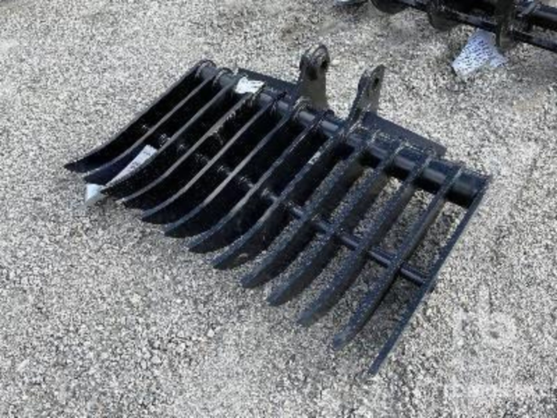 LAND HONOR 44" HEAVY DUTY RAKE SKID STEER ATTACHMENT BRAND/MODEL: LANDHONOR RAKS-31-C30544 INFORMATI