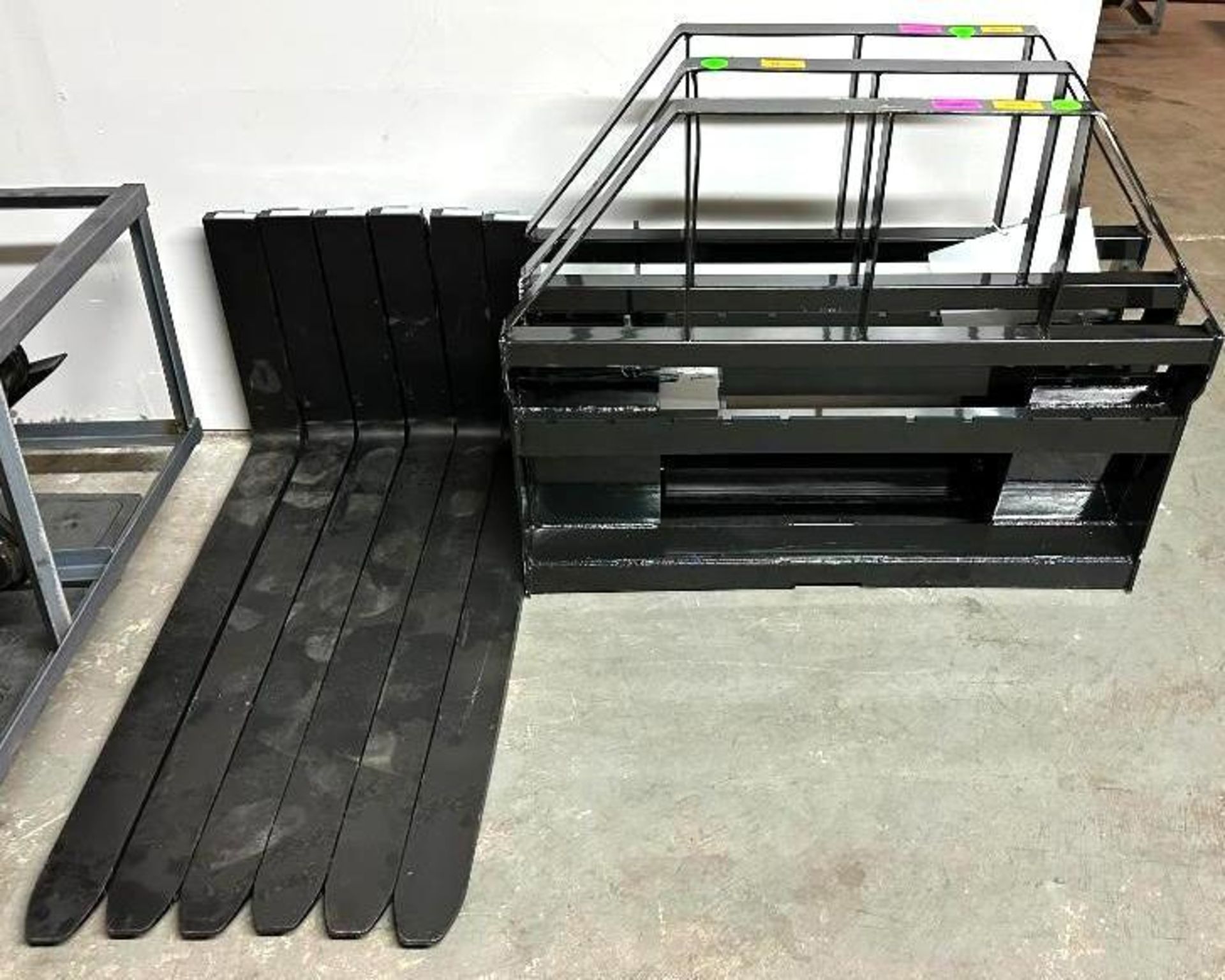 48" PALLET FORK FRAME FOR SKID STEER BRAND/MODEL: AGT SAII100 INFORMATION: 4000 LBS CAPACITY RETAIL$ - Image 2 of 3