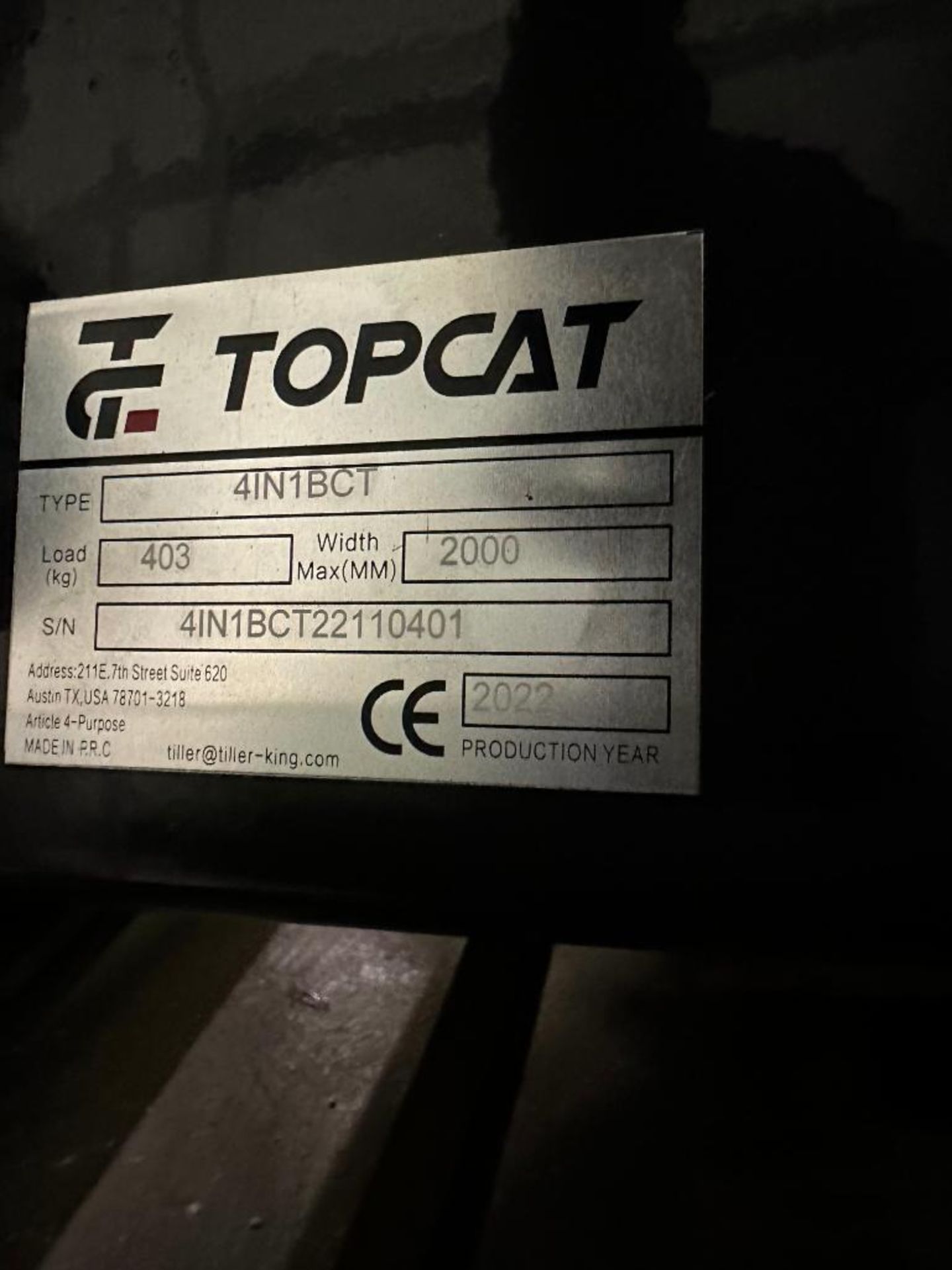 TOPCAT 75" 4-IN-1 COMBO BUCKET SKID STEER ATTACHMENT BRAND/MODEL: TOPCAT 4IN1BCT INFORMATION: SERIAL - Image 8 of 9