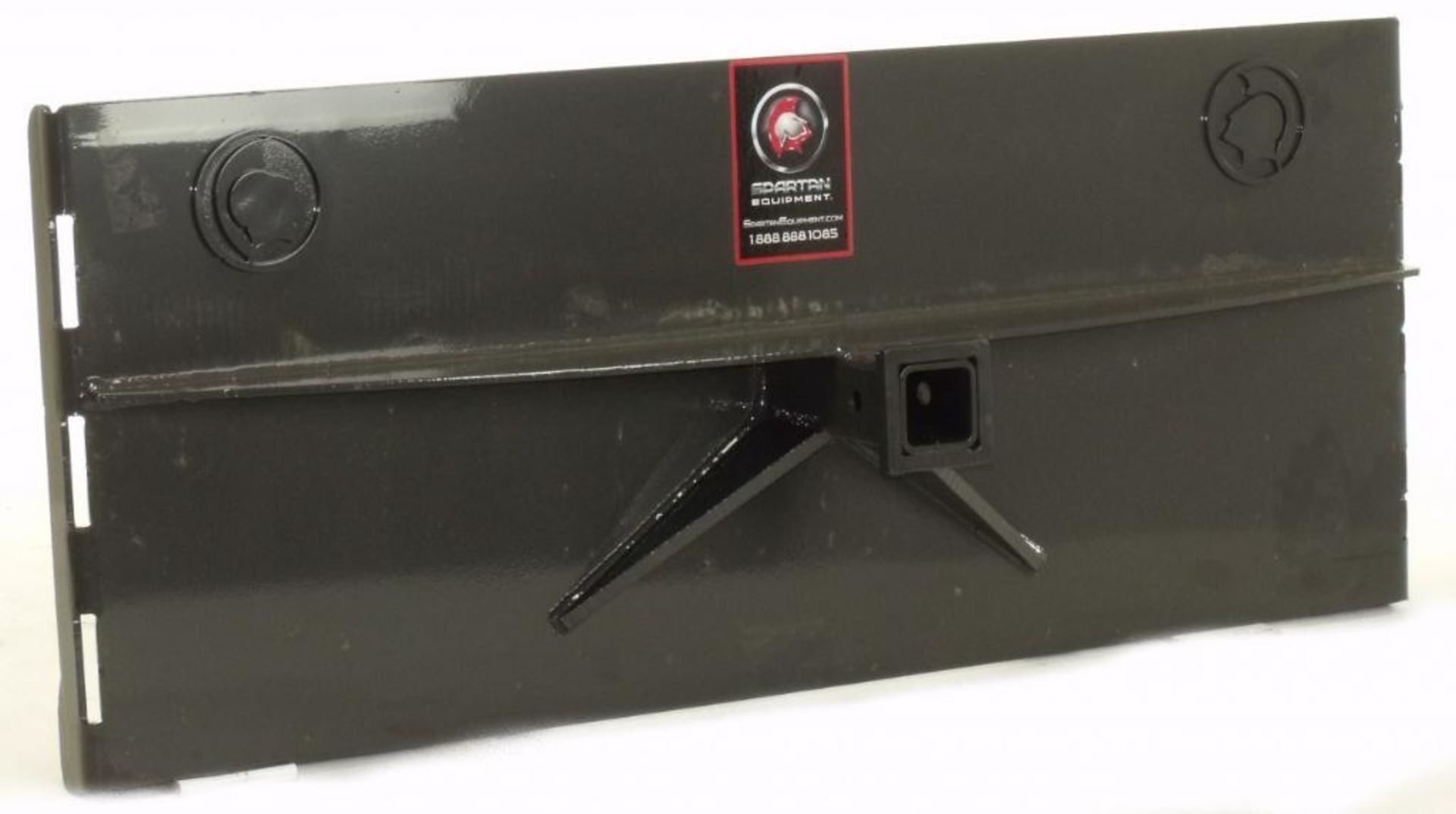 LAND HONOR SKID STEER UTILITY HITCH ADAPTER W/ 2" RECEIVER BRAND/MODEL: LAND HONOR HL-UHA-3000LB INF