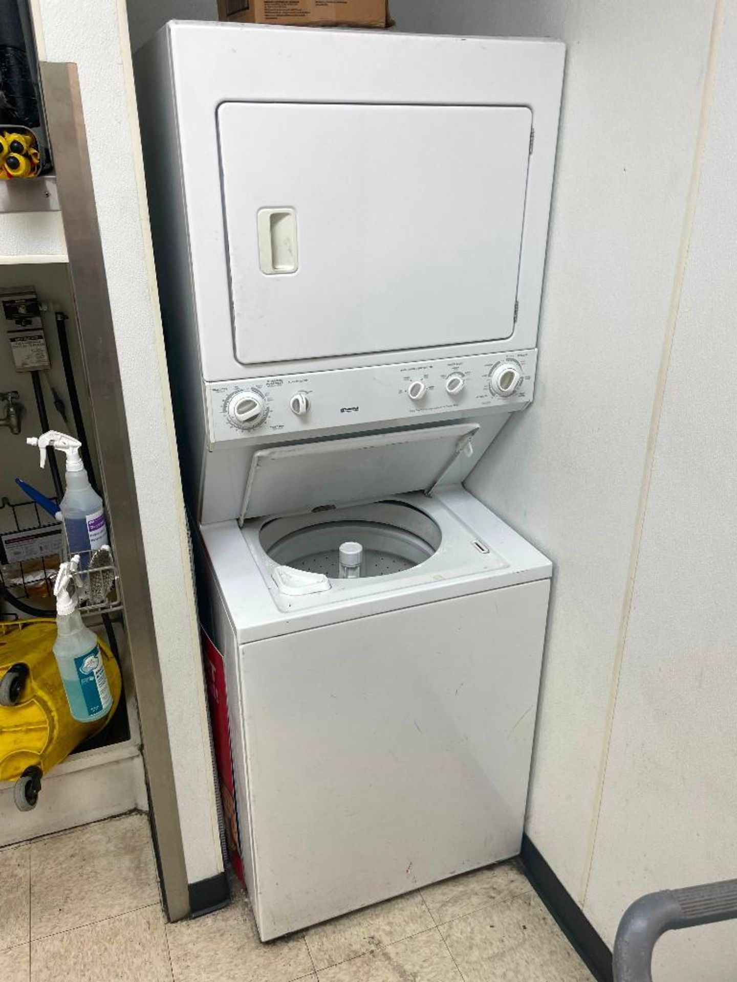 DESCRIPTION: KENMORE HOUSE HOLD WASHING MACHINE AND DRYER UNIT BRAND / MODEL: KENMORE LOCATION: 4811