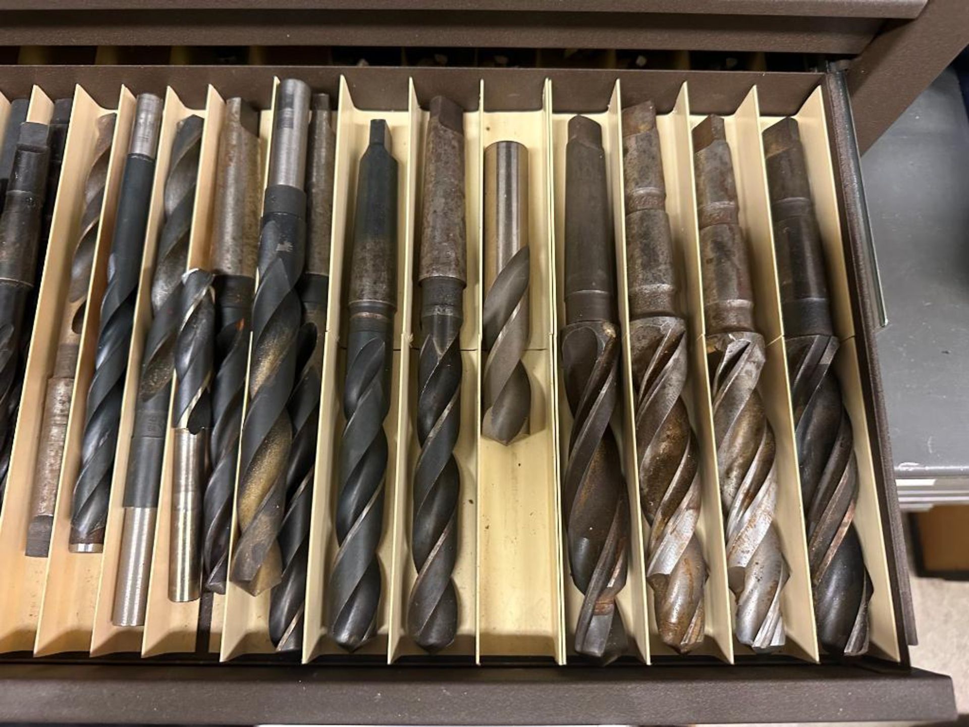 MACHINING TOOL CASE FILLED WITH ASSORTED REAMERS, END MILLS, AND DRILL BITS BRAND/MODEL: KENNEDY INF - Image 11 of 15