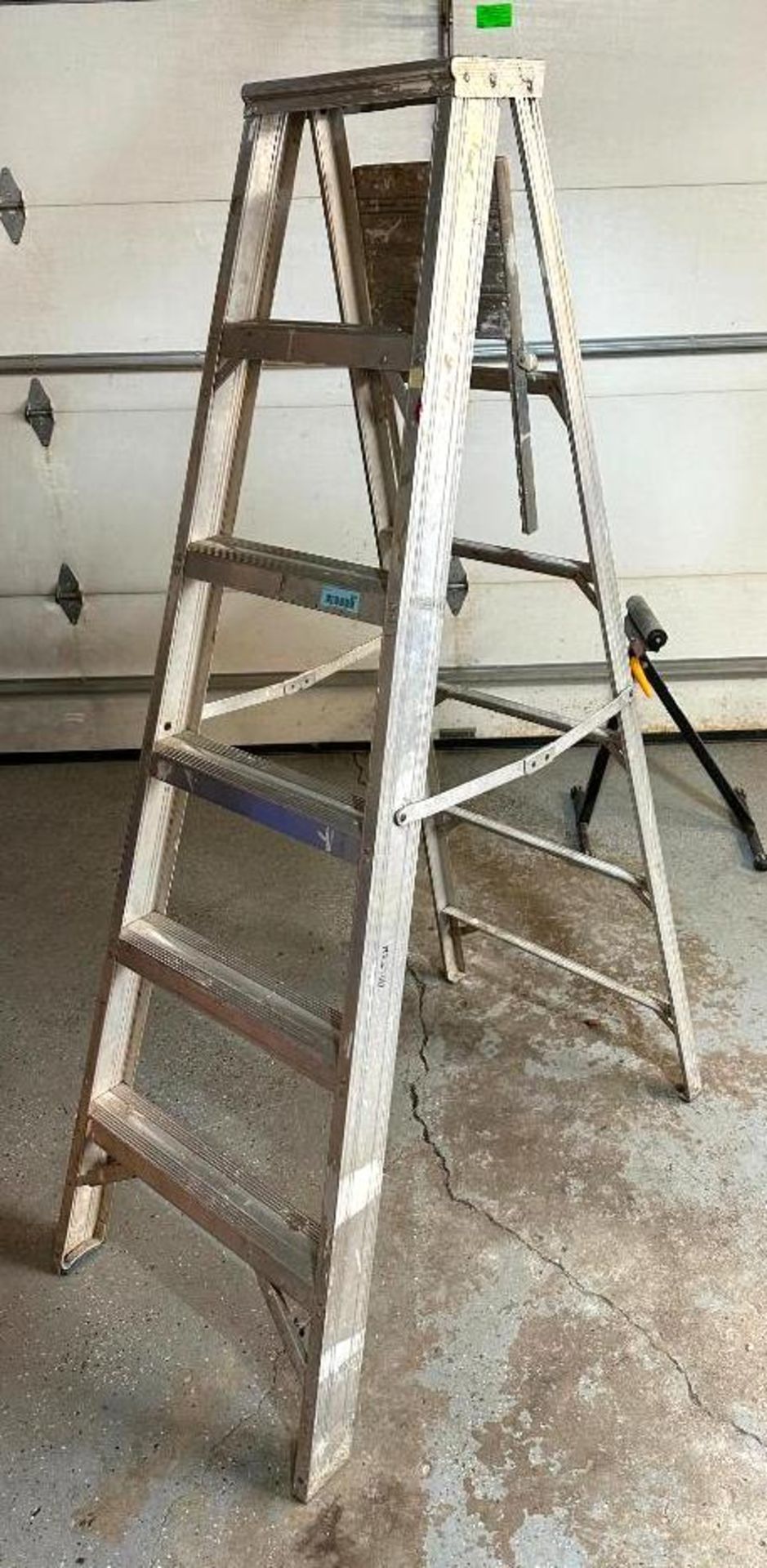 6' ALUMINUM STEP LADDER LOCATION: GARAGE QTY: 1