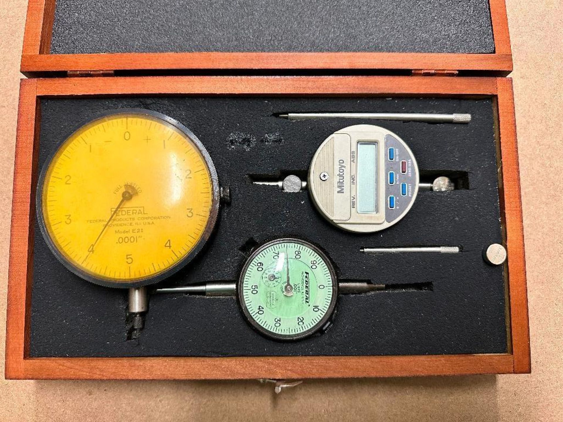 DESCRIPTION: (3) ASSORTED DIAL INDICATORS ADDITIONAL INFORMATION FEDERAL E21, FEDERAL C81S, MITUTOYO - Image 2 of 5