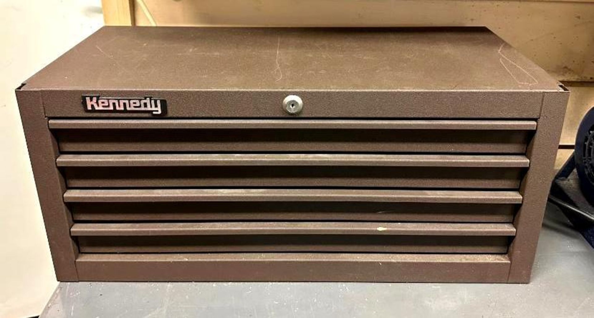 MACHINING TOOL CASE FILLED WITH ASSORTED REAMERS, END MILLS, AND DRILL BITS BRAND/MODEL: KENNEDY INF