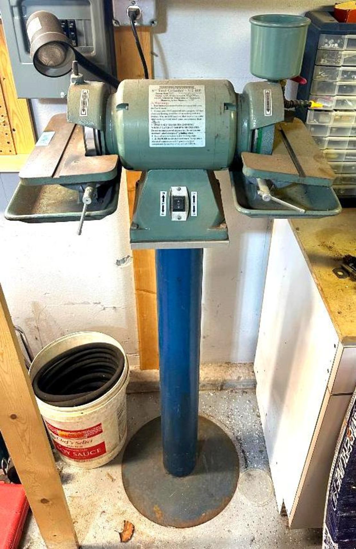 CENTRAL MACHINERY 6" TOOL GRINDER ON STAND BRAND/MODEL: 46727 INFORMATION: 1/2 HP LOCATION: GARAGE Q