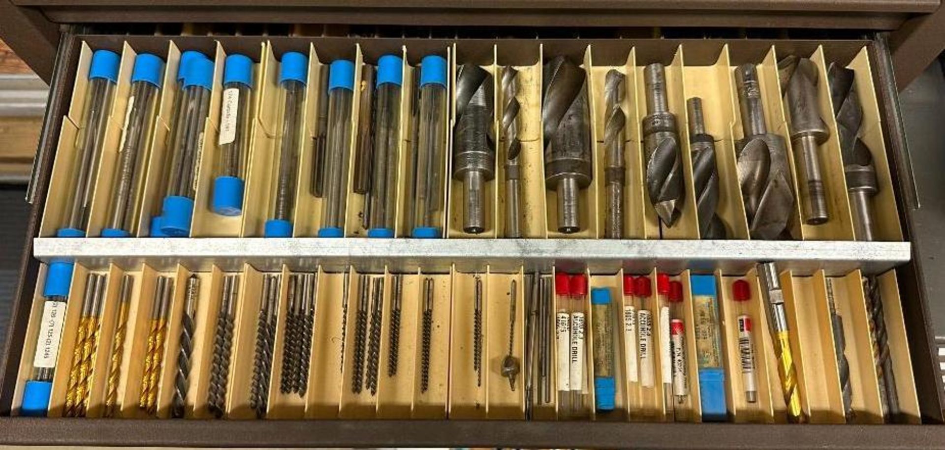 MACHINING TOOL CASE FILLED WITH ASSORTED REAMERS, END MILLS, AND DRILL BITS BRAND/MODEL: KENNEDY INF - Image 7 of 15