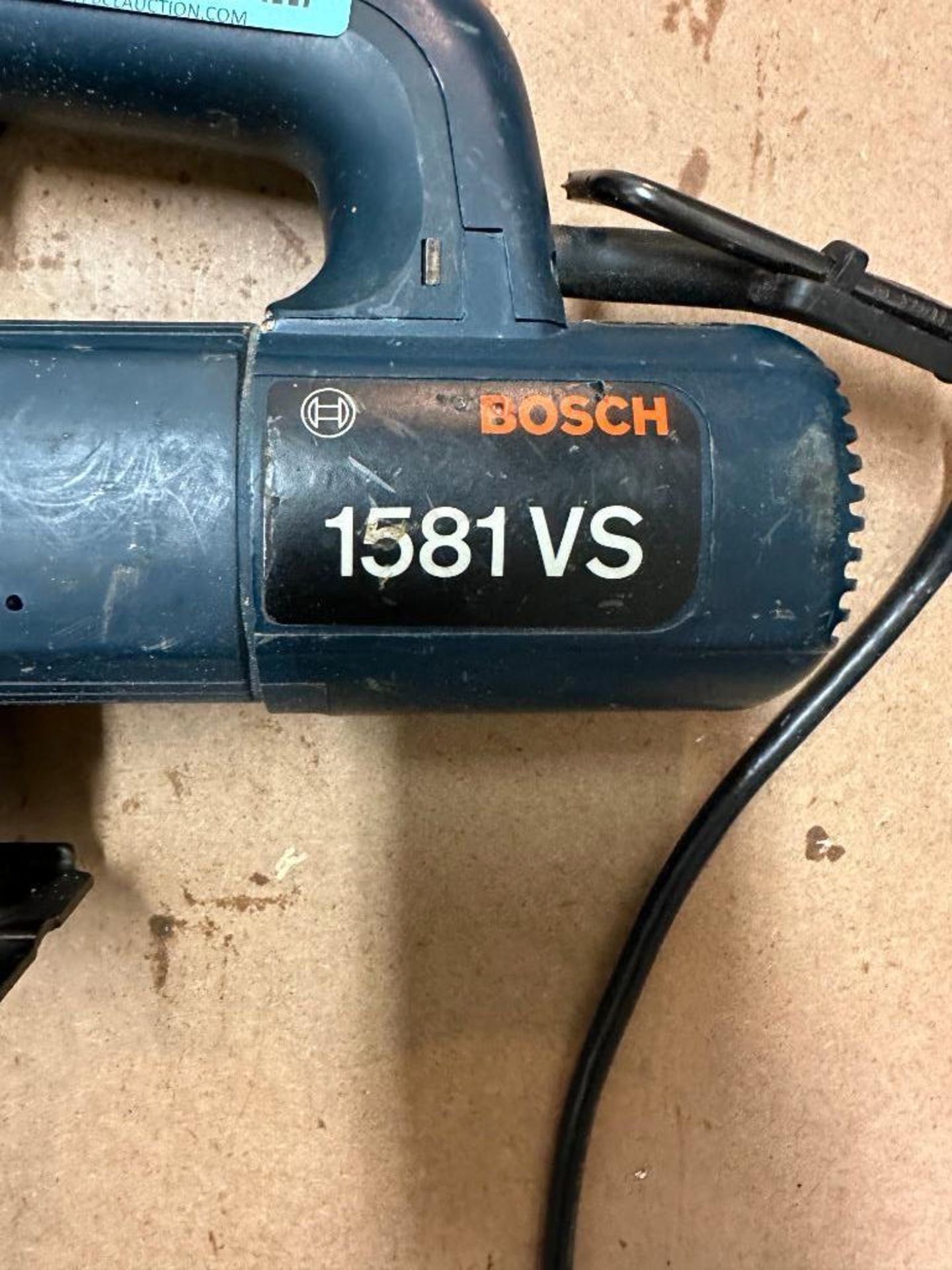 BOSCH JIG SAW WITH BLADES BRAND/MODEL: 1581 VS LOCATION: SHOP QTY: 1 - Image 2 of 4