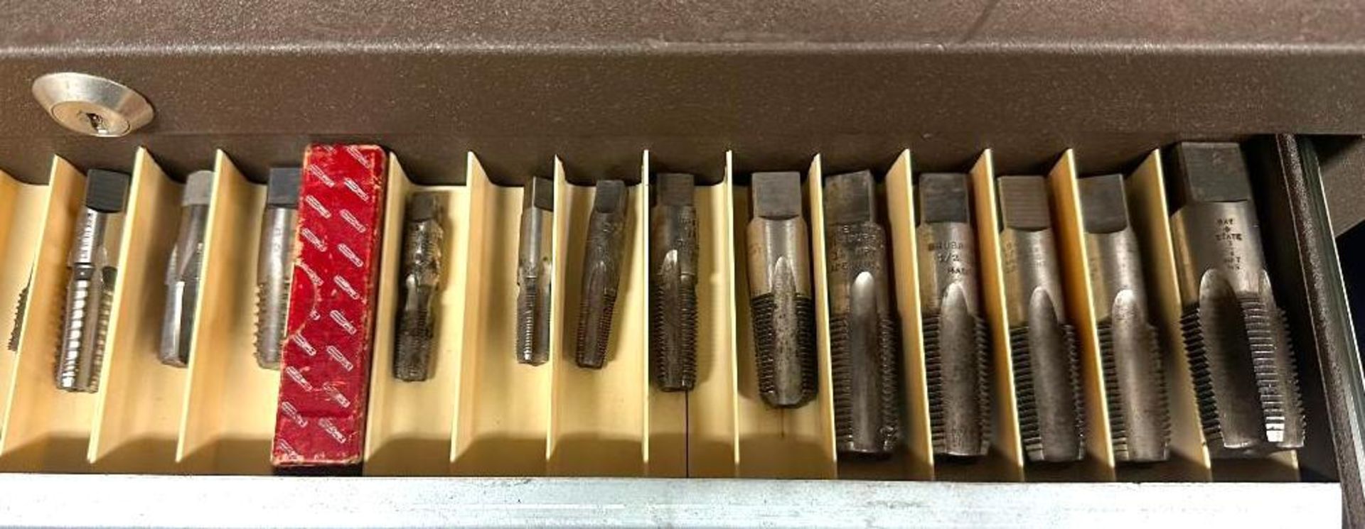 MACHINING TOOL CASE FILLED WITH ASSORTED REAMERS, END MILLS, AND DRILL BITS BRAND/MODEL: KENNEDY INF - Image 6 of 15