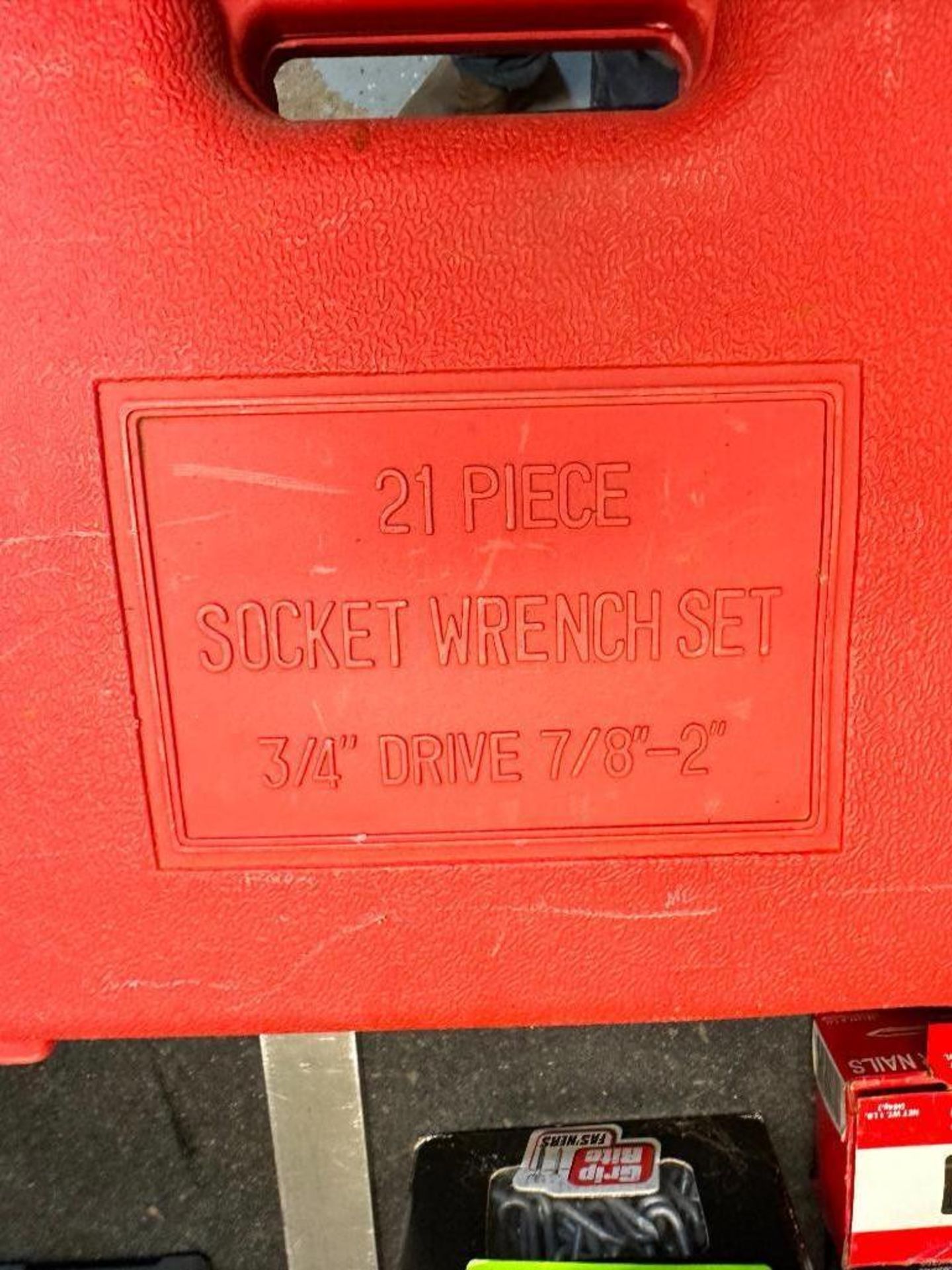 21PC SOCKET WRENCH SET INFORMATION: 3/4" DRIVE SIZE: 7/8"-2" LOCATION: GARAGE QTY: 1 - Image 5 of 5