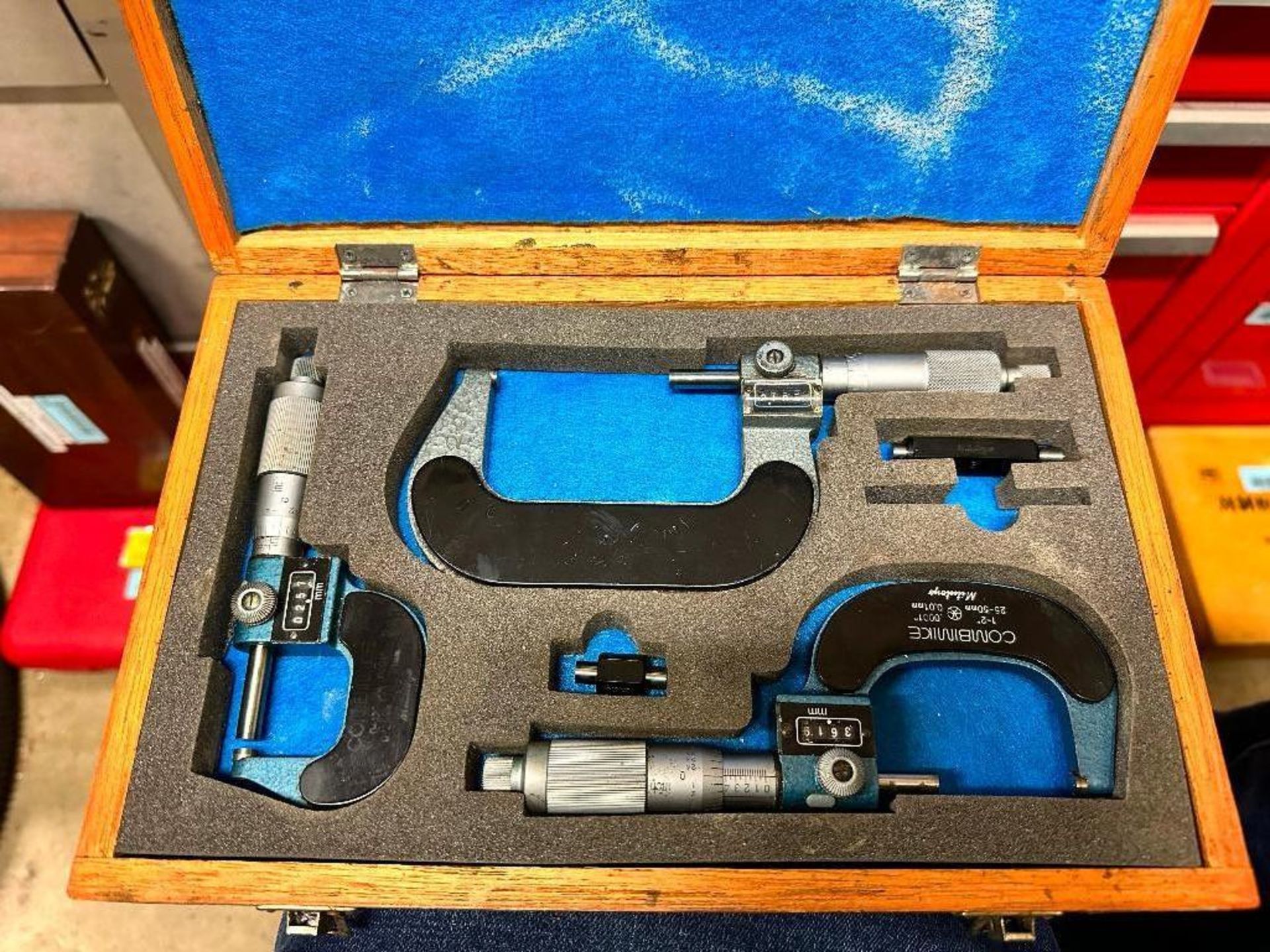 DESCRIPTION: MITUTOYO 3 PC OD MICROMETER SET BRAND / MODEL: MITUTOYO ADDITIONAL INFORMATION W/ CASE