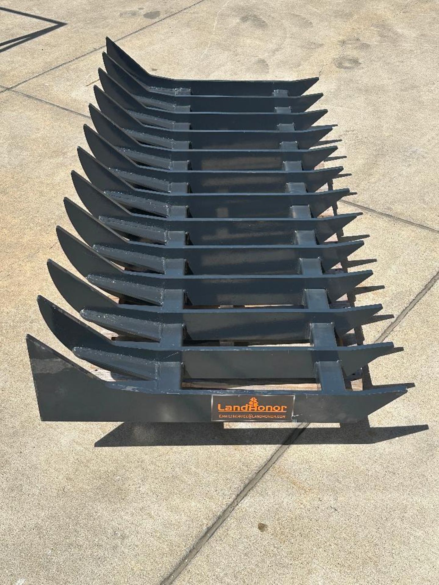 DESCRIPTION: 72" HEAVY DUTY RAKE BRAND / MODEL: LANDHERO RTR-12-72W RETAIL PRICE: $2,199.00 ADDITION - Image 5 of 11