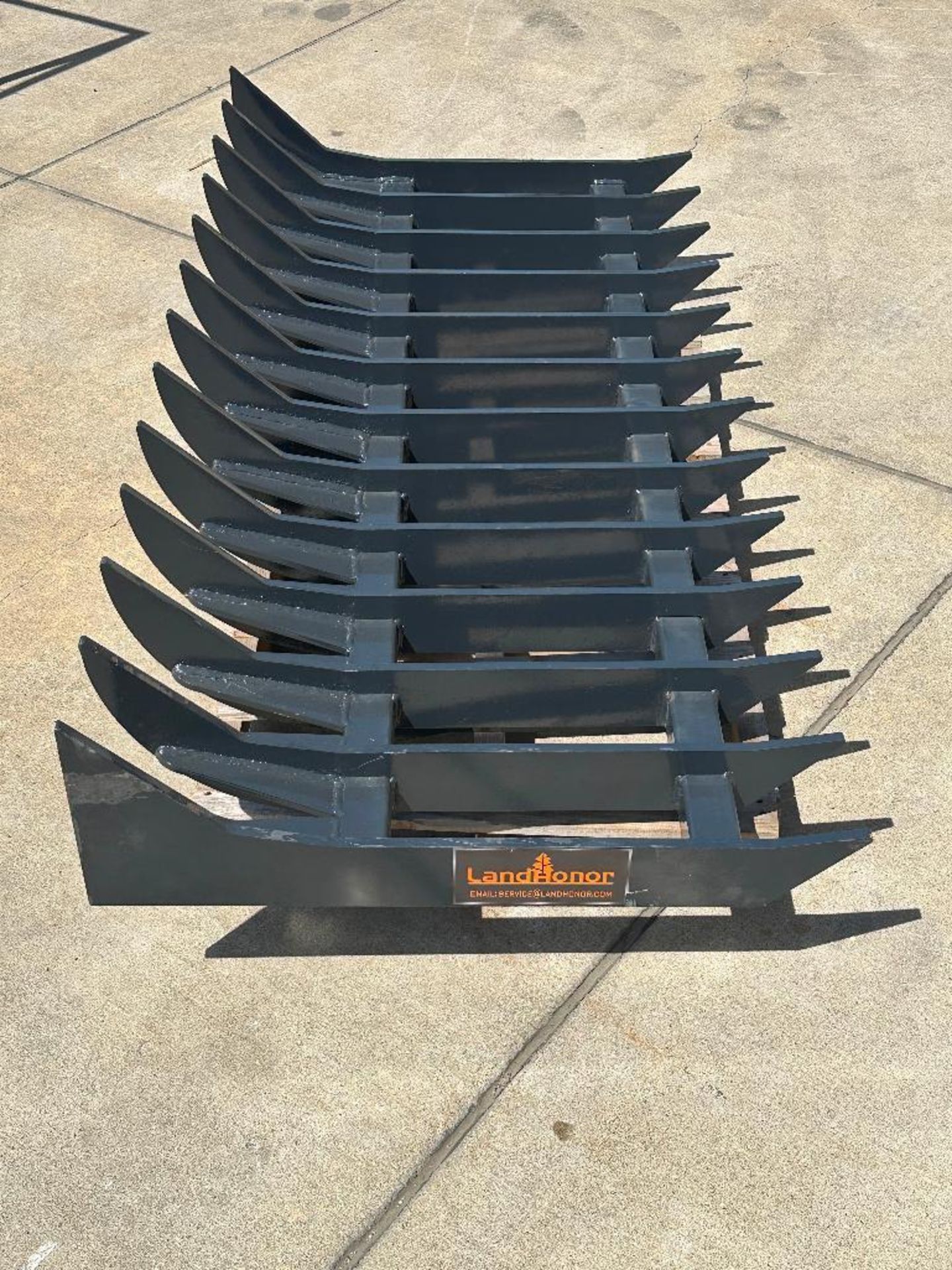 DESCRIPTION: 72" HEAVY DUTY RAKE BRAND / MODEL: LANDHERO RTR-12-72W RETAIL PRICE: $2,199.00 ADDITION - Image 6 of 11