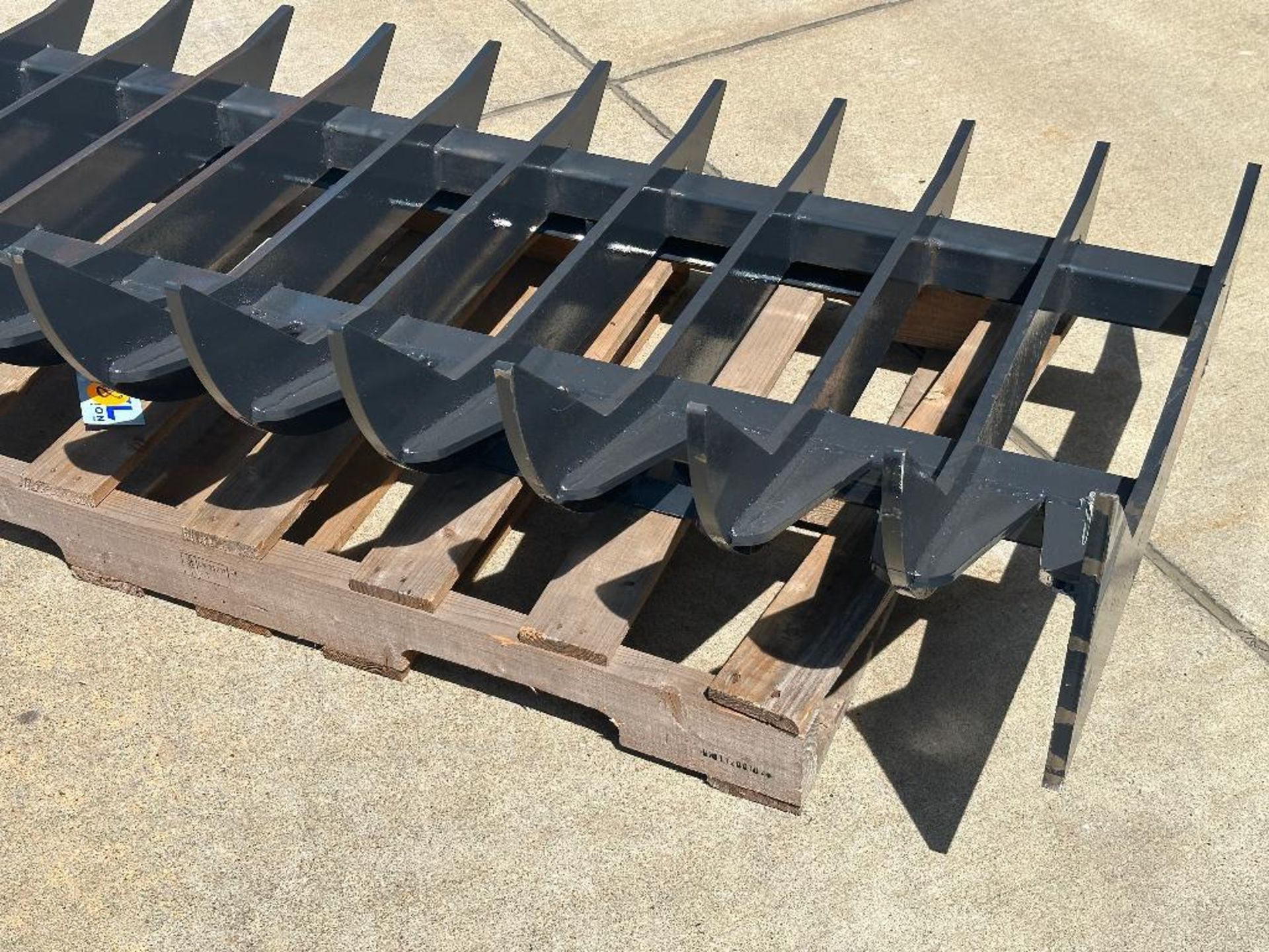 DESCRIPTION: 72" HEAVY DUTY RAKE BRAND / MODEL: LANDHERO RTR-12-72W RETAIL PRICE: $2,199.00 ADDITION - Image 4 of 11