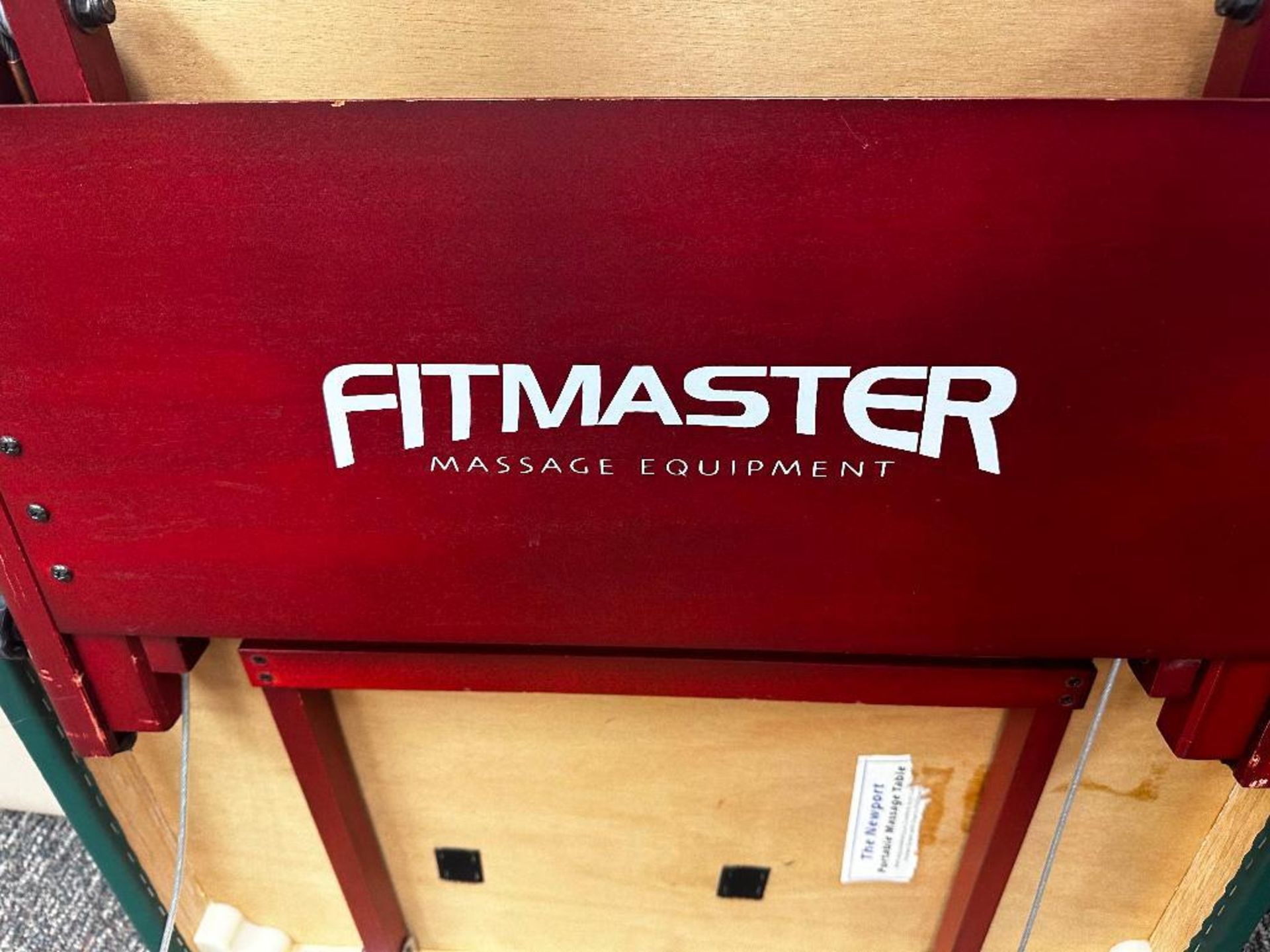DESCRIPTION: FITMASTER PORTABLE MASSAGE TABLE BRAND / MODEL: FITMASTER LOCATION: MAIN ROOM QTY: 1 - Image 3 of 4