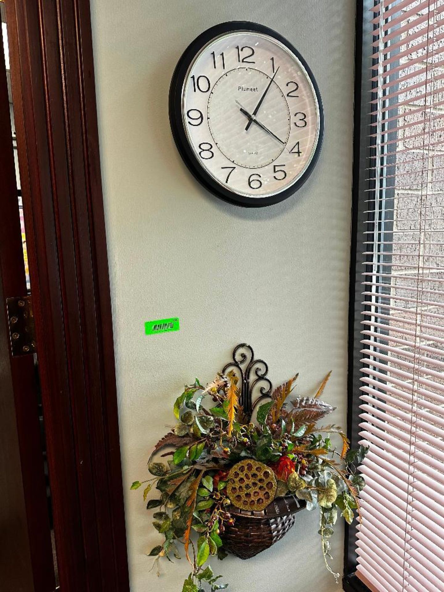 DESCRIPTION: FAUX WALL PLANTER AND (1) WALL CLOCK LOCATION: OFFICE 1 THIS LOT IS: ONE MONEY QTY: 1