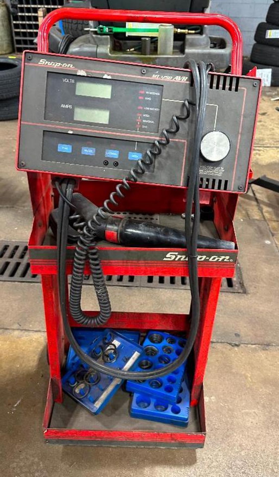 DESCRIPTION: SNAP-ON MT3750 VOLTAGE AND LOAD CONTROL TESTER LOCATION: SERVICE BAY QTY: 1