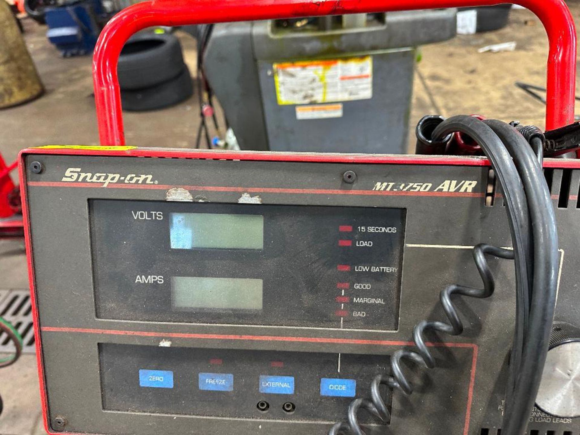 DESCRIPTION: SNAP-ON MT3750 VOLTAGE AND LOAD CONTROL TESTER LOCATION: SERVICE BAY QTY: 1 - Image 2 of 3