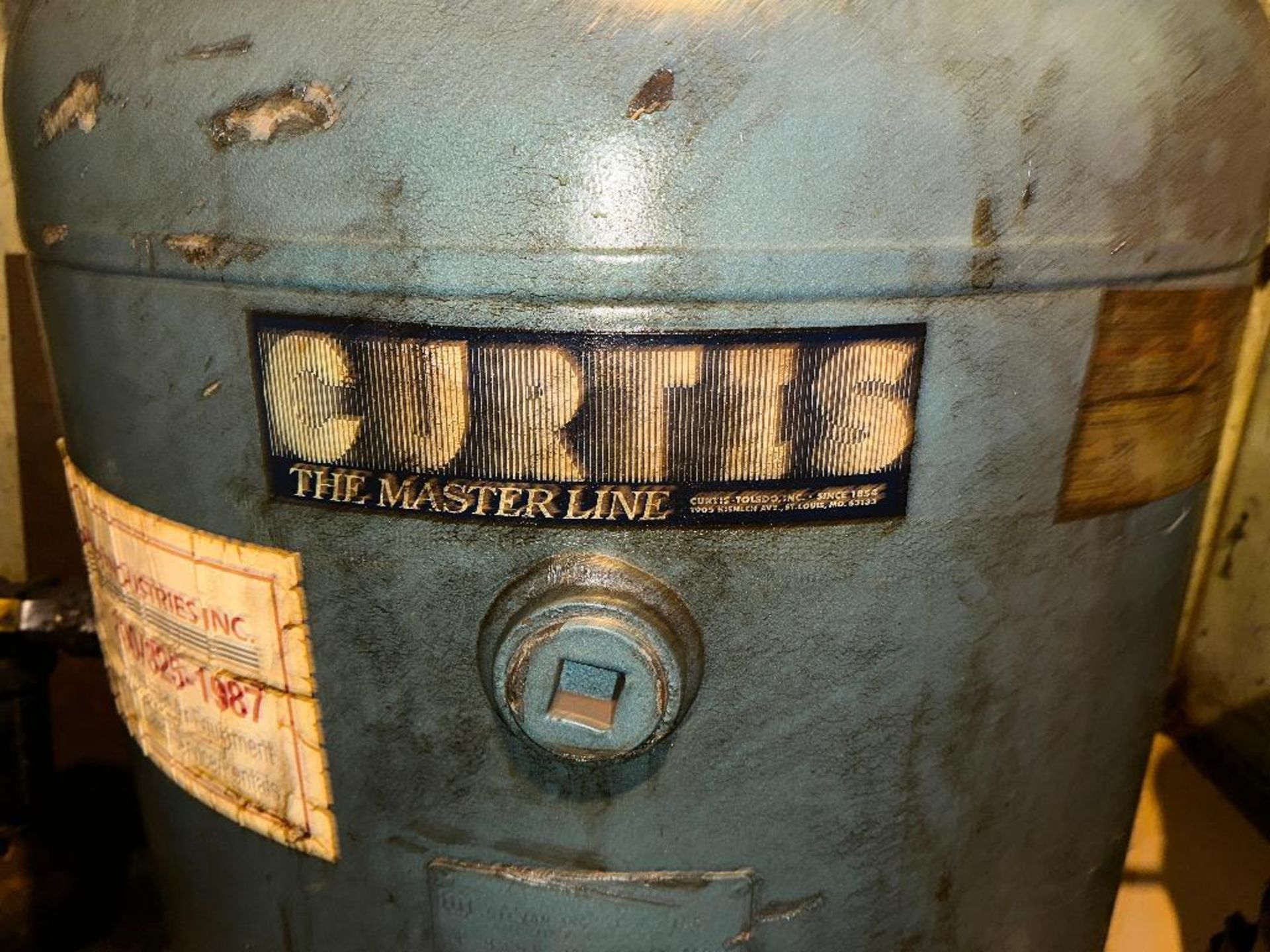 DESCRIPTION: CURTIS 80 GALLON 2 STAGE AIR COMPRESSOR BRAND / MODEL: CURTIS W325-1987 ADDITIONAL INFO - Image 3 of 3