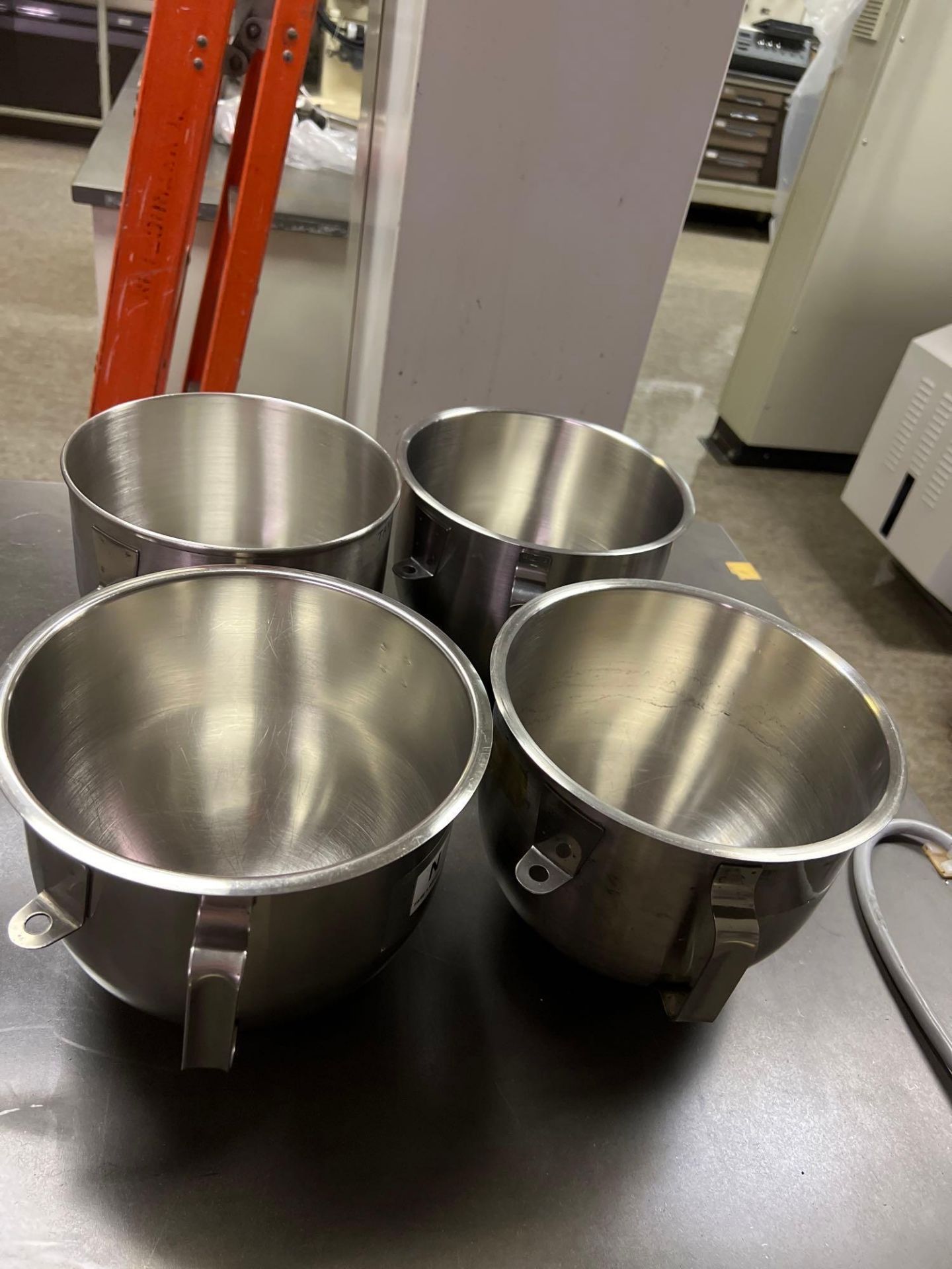 Lot of (4) stainless steel 5 quart bowls for N-50 Hobart mixers - Image 2 of 4