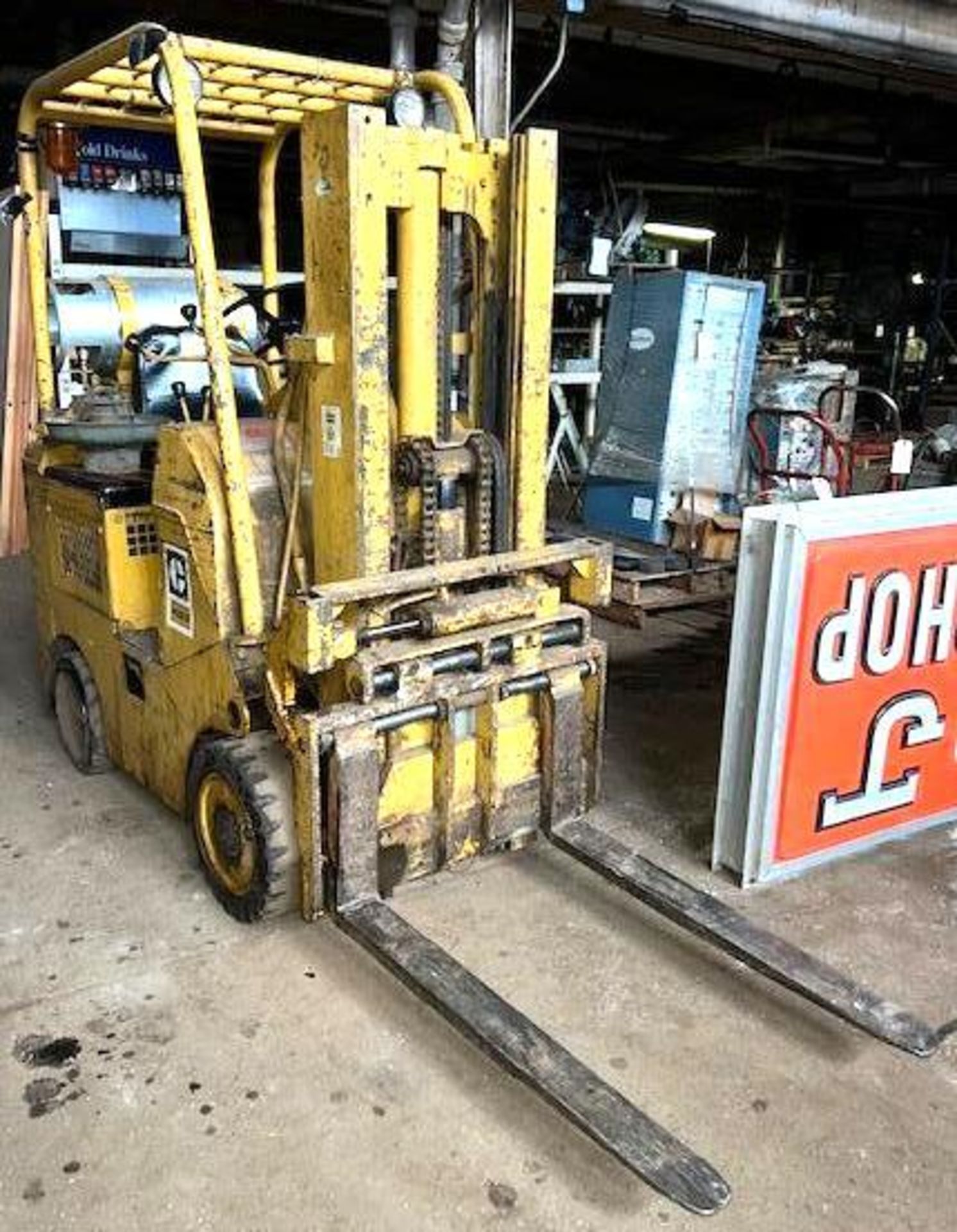 3,000 Lb Caterpillar Lift Truck, Model 422S, LATE DELIVERY