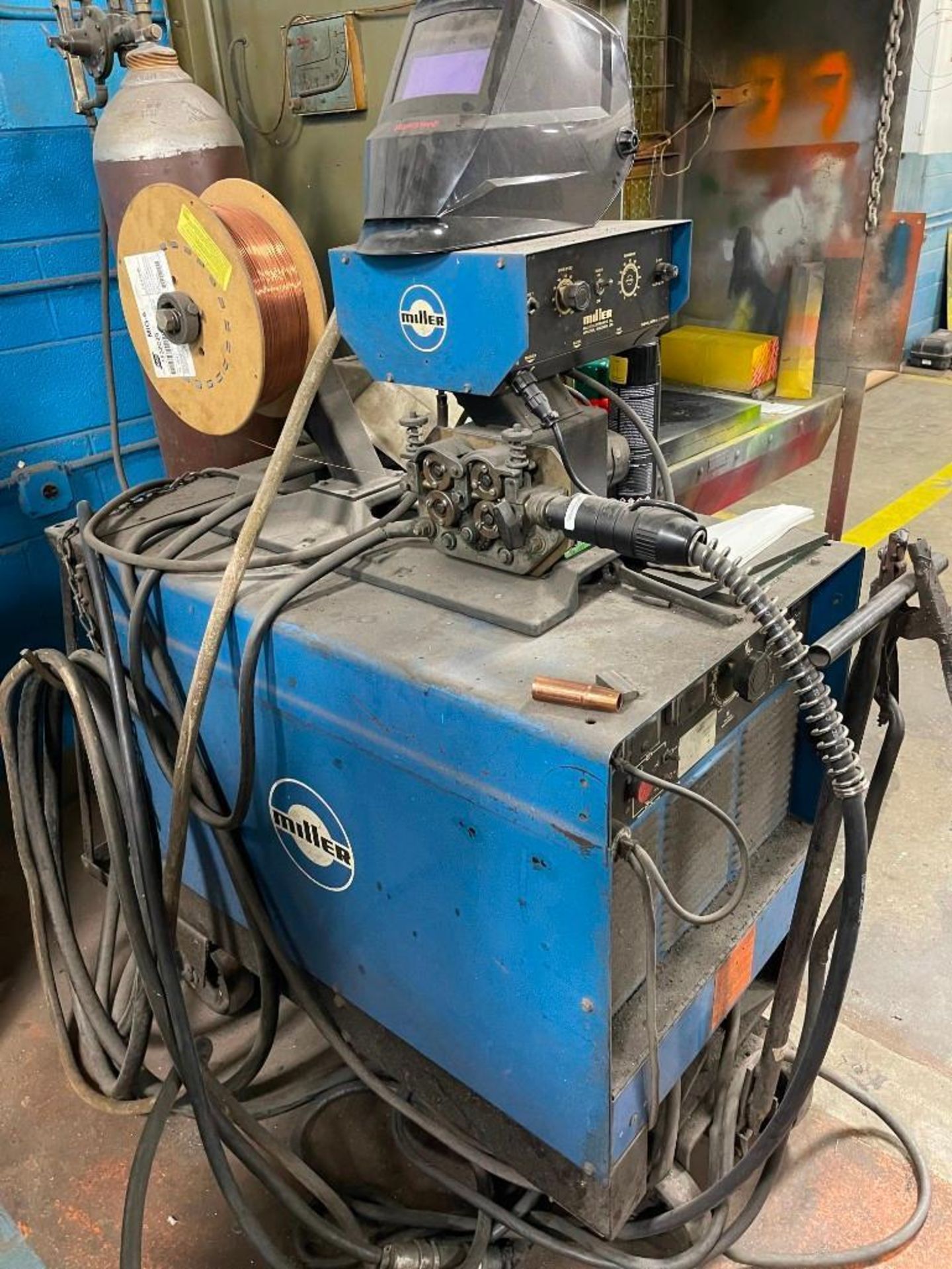 Miller Deltaweld 450 Welder w/ Feeder - Image 10 of 10