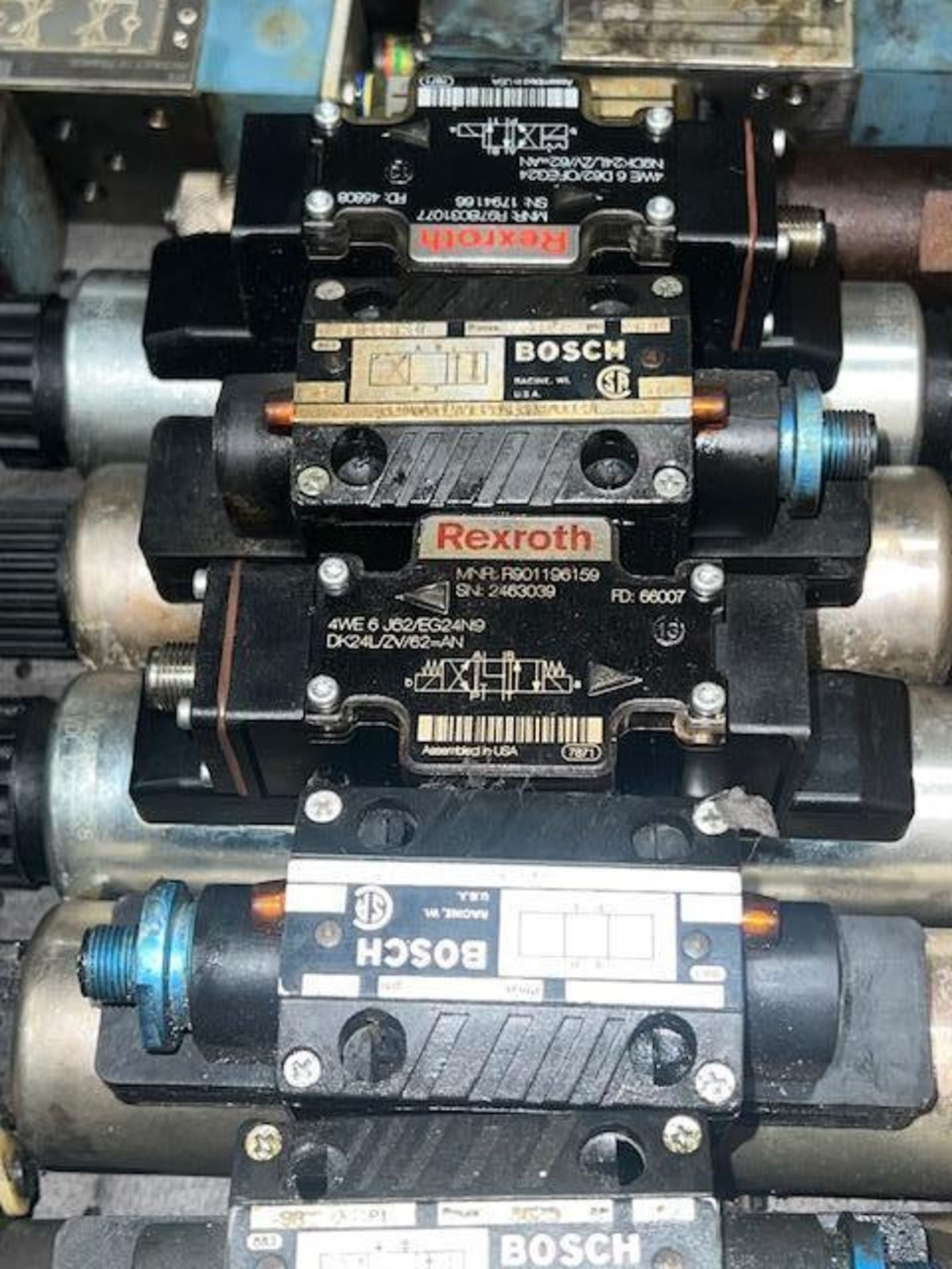 Lot of Various Rexroth & Bosch Hydraulic Valves & Parts - Image 6 of 8