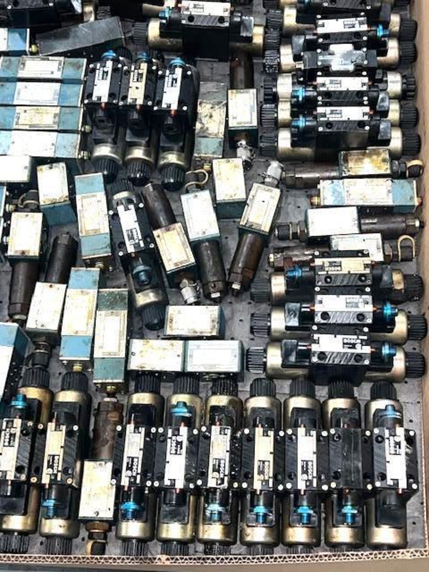 Lot of Various Rexroth & Bosch Hydraulic Valves & Parts - Image 3 of 8