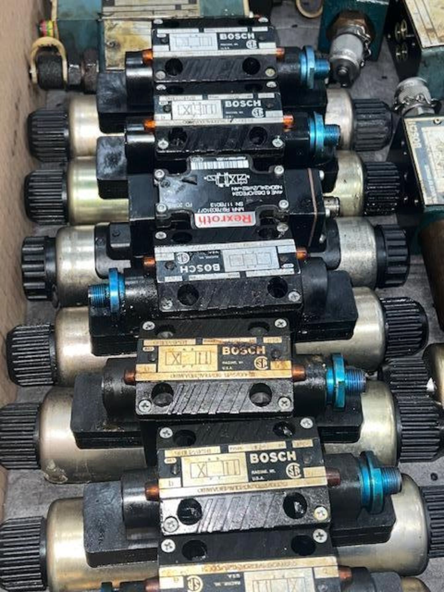 Lot of Various Rexroth & Bosch Hydraulic Valves & Parts - Image 5 of 8