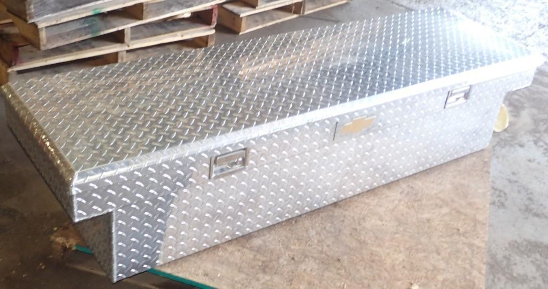 Cross Bed Aluminum Tool Box - Genuine GM - Image 2 of 9