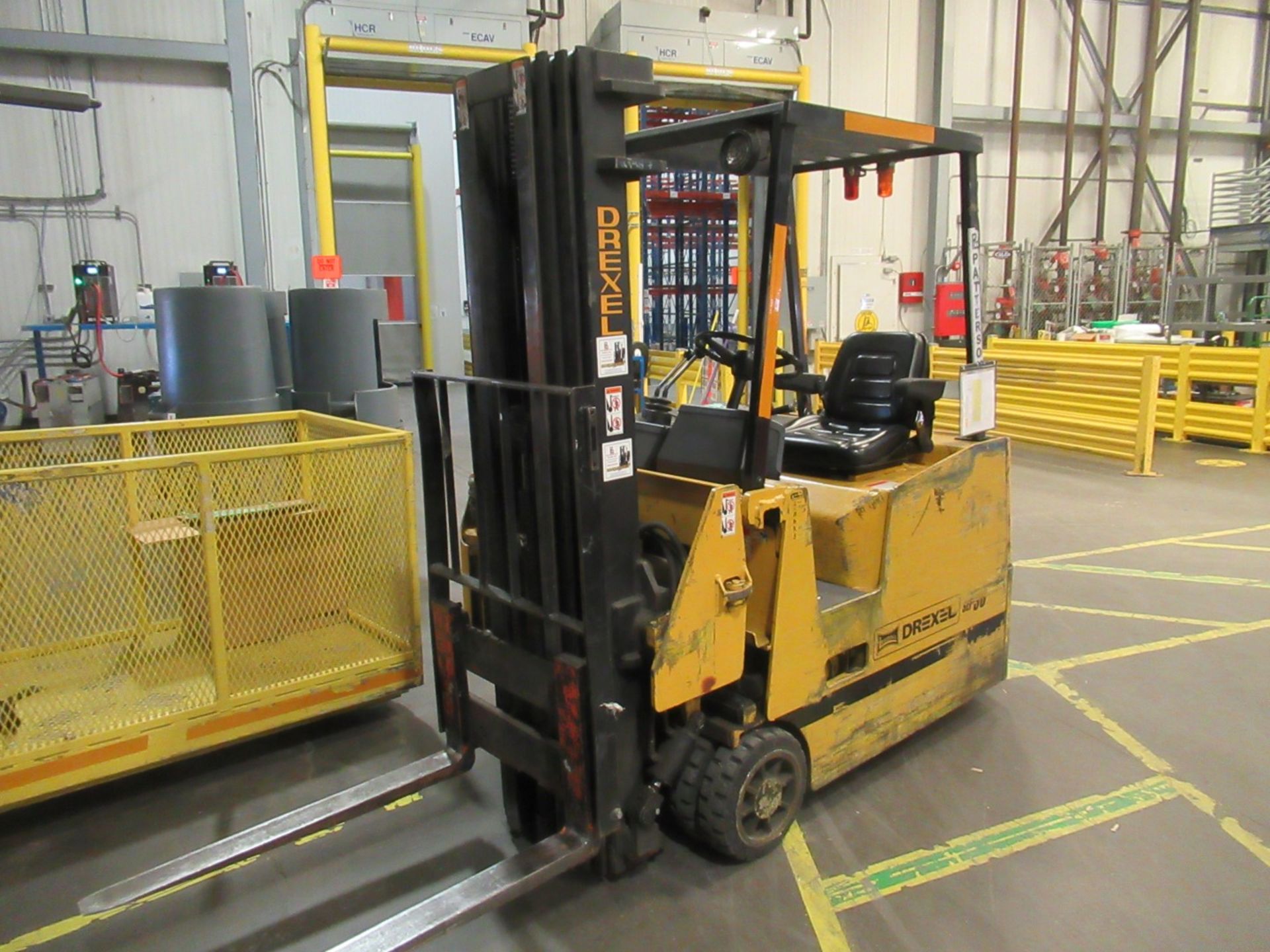 SwingMast Warehouse Forklift