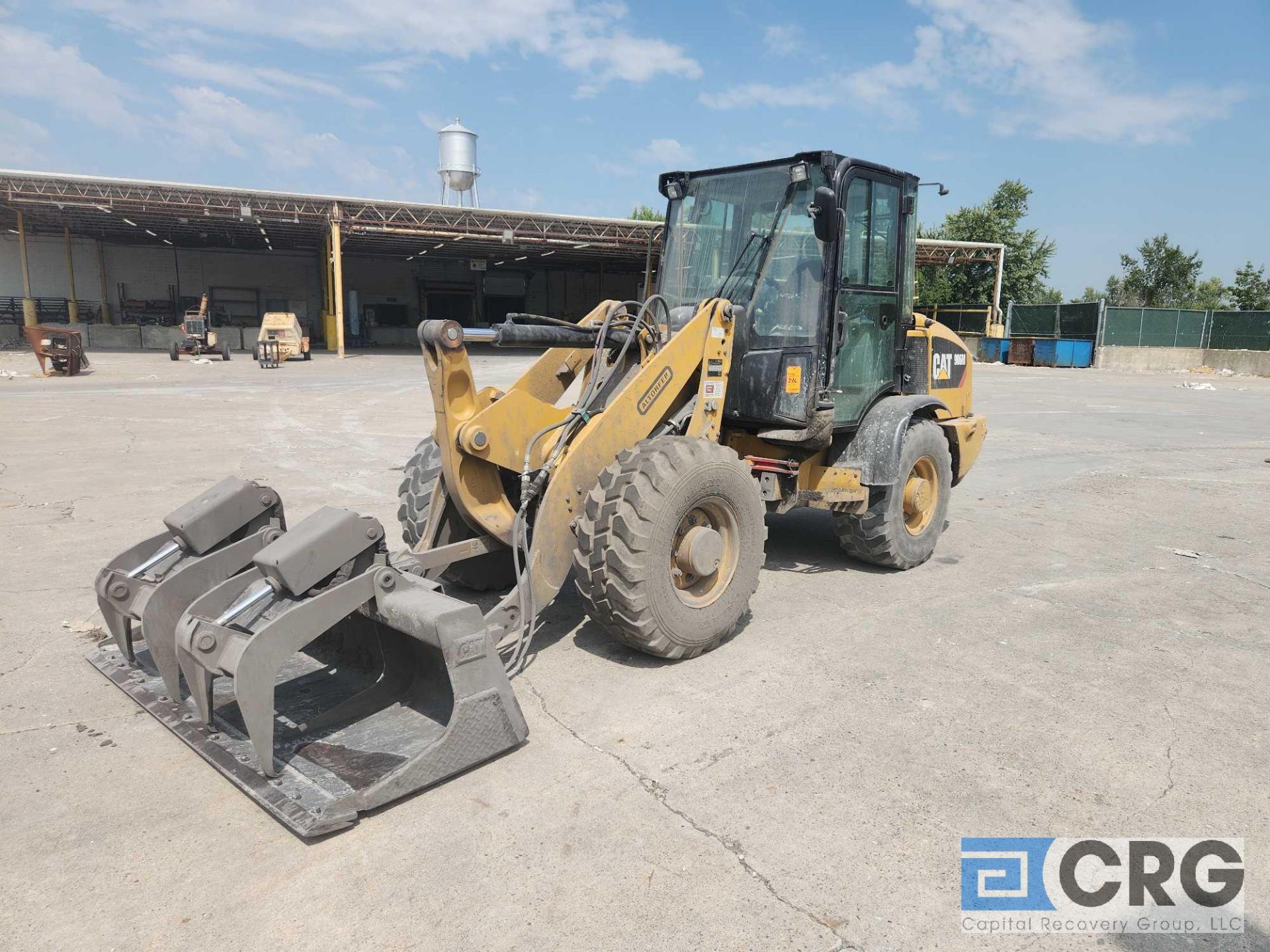 CAT 906 Loader