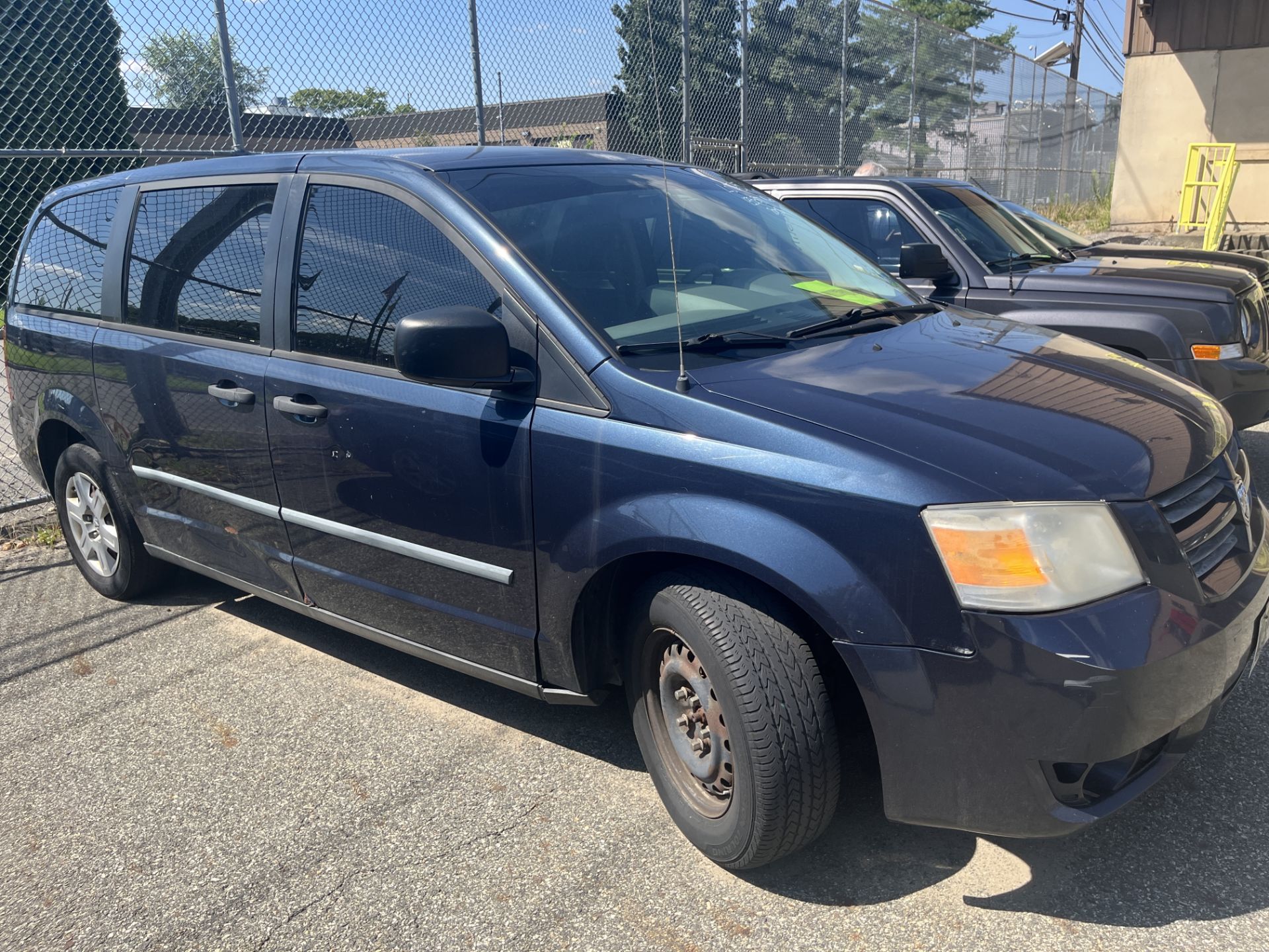 2008 Dodge Grand Caravan SE, VIN: 1D8HN44H78B133898, 133,577 Miles with Keys, Starts - Image 3 of 7