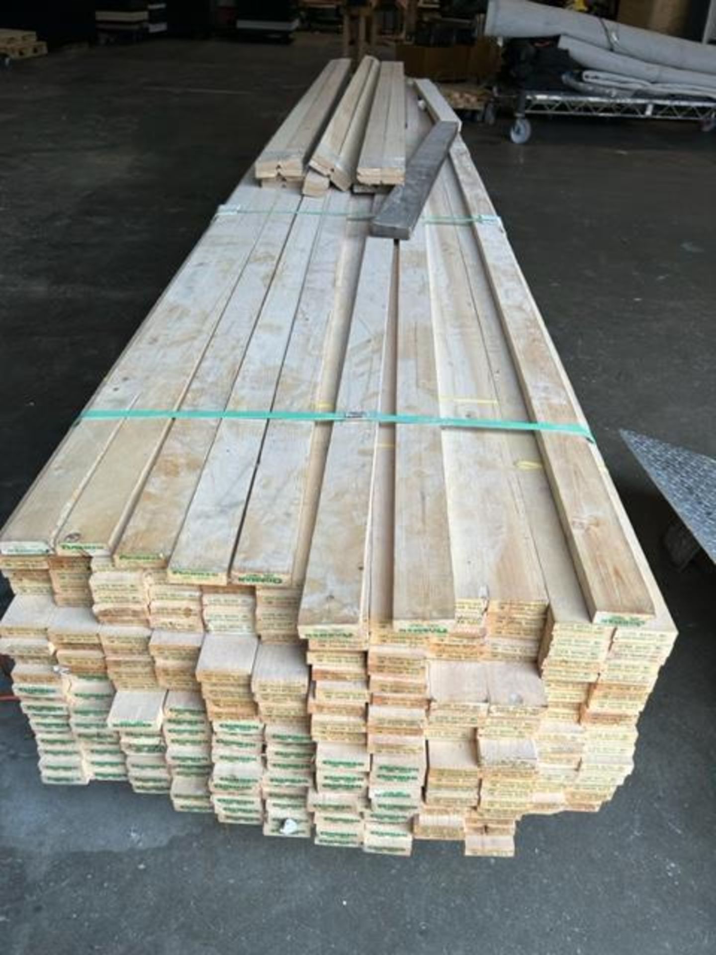 LOT Lumber 16' 1"x3" - Image 2 of 2