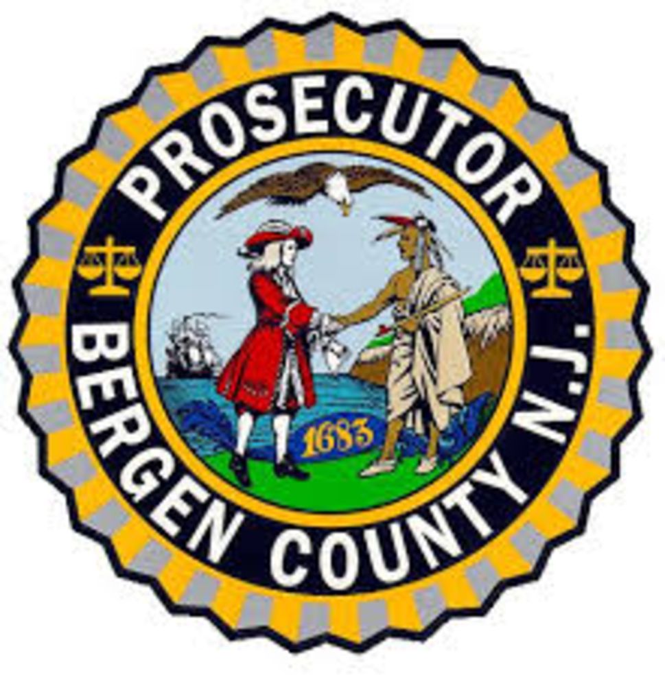2003 CRUSIERS YACHTS 4050 EXPRESS MOTORYACHT -Bergen County Prosecutor-