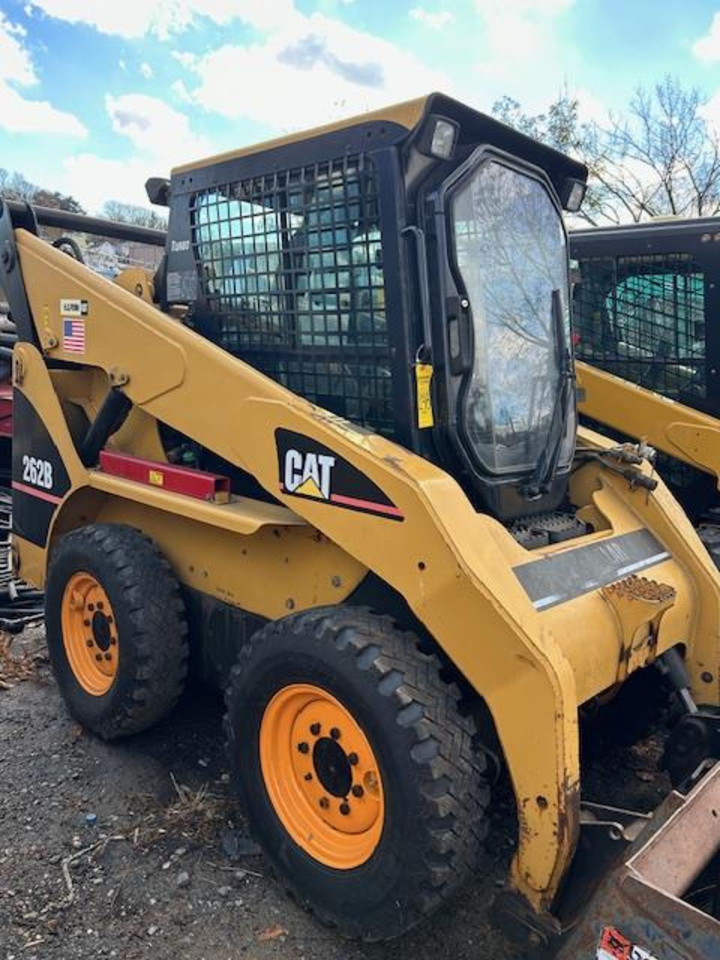 Cat 262B Skid Steer Loader with Bucket & (4) Extra Tires - Image 2 of 4