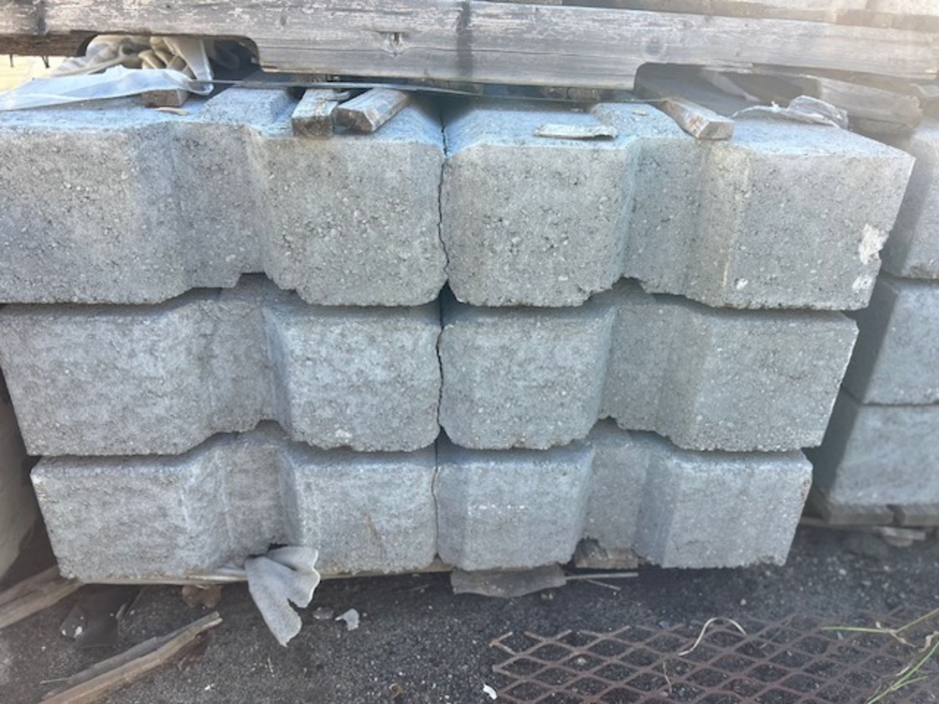 (8) Pallets of Sienna Stone Wall - Image 4 of 4