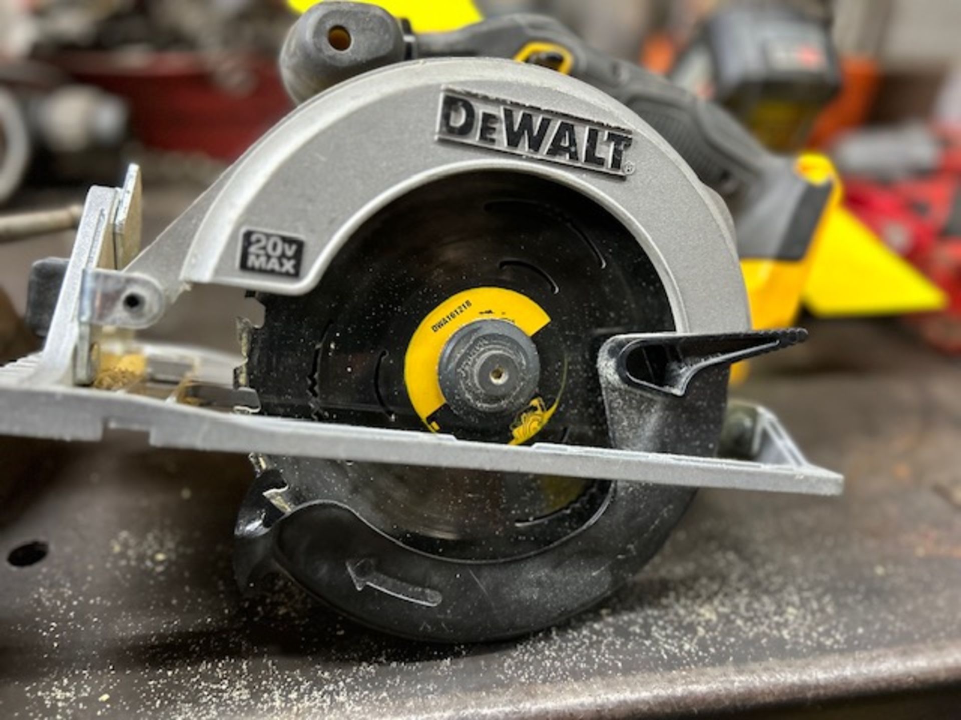 DeWalt 20V 6-1/2" Circ Saw with Battery Charger