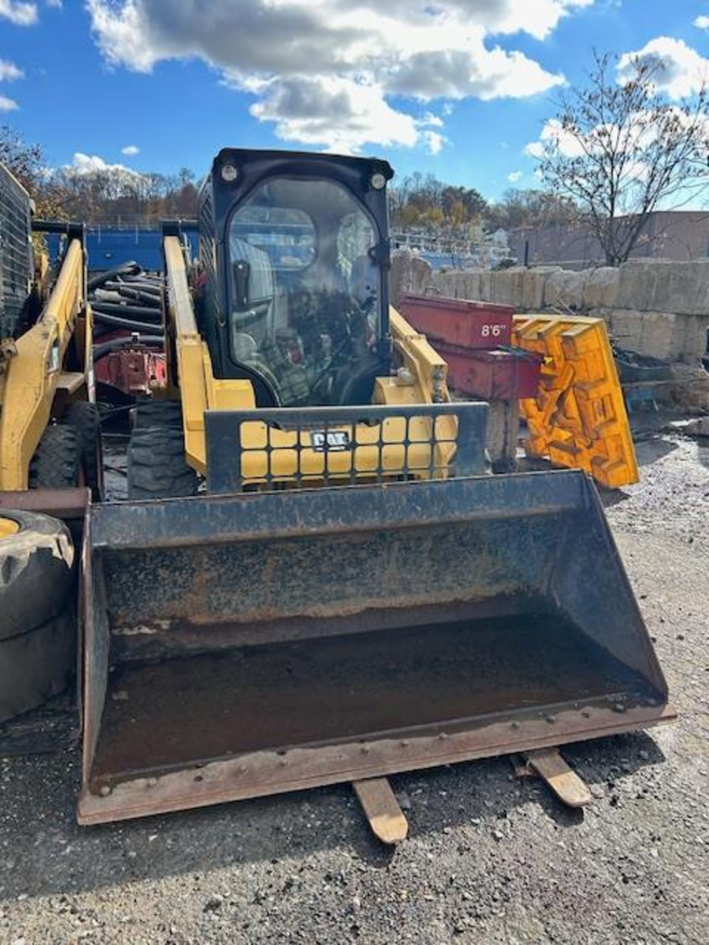 2015 Cat 262D Skid Steer Loader with Bucket & Forks - Image 2 of 7