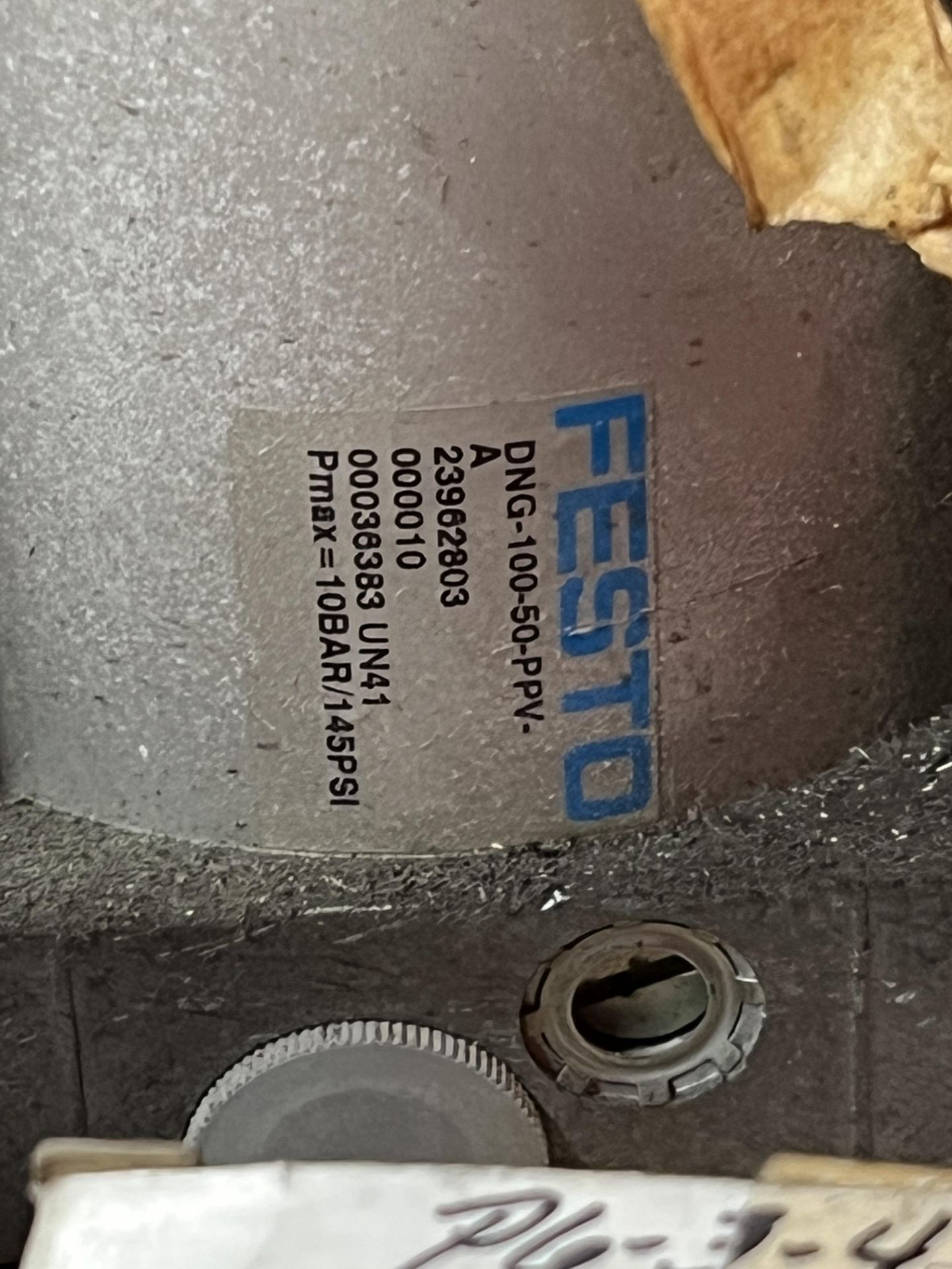 PALLET WITH SCREWS; END BRUSHES; (2) FESTO DNG-100-50-PPV-A AIR CYLINDER; FESTO VALVES; ROLLER - Image 4 of 6