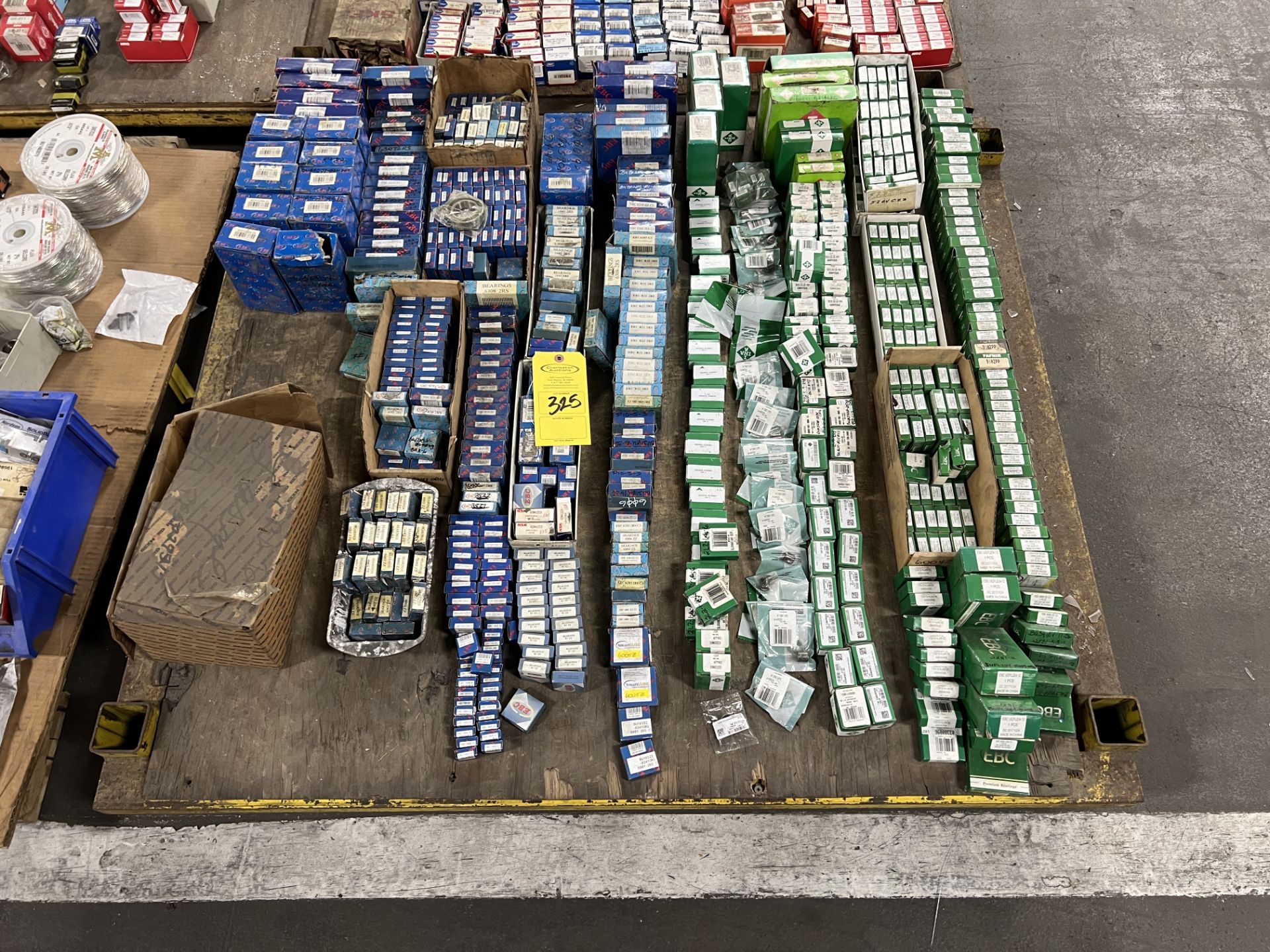 PALLET WITH VARIOUS SIZE EBC BEARINGS