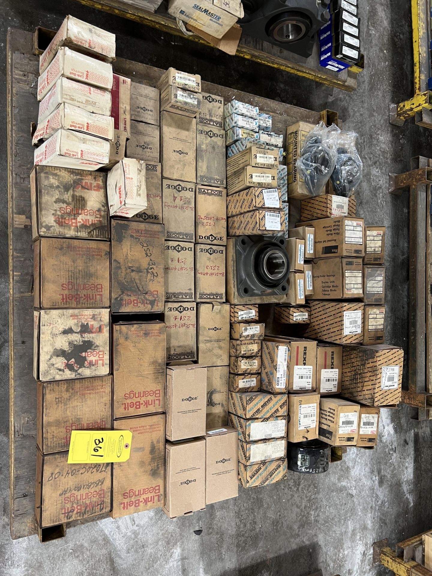 PALLET WITH DODGE FMC IPTCI AND REX BEARINGS
