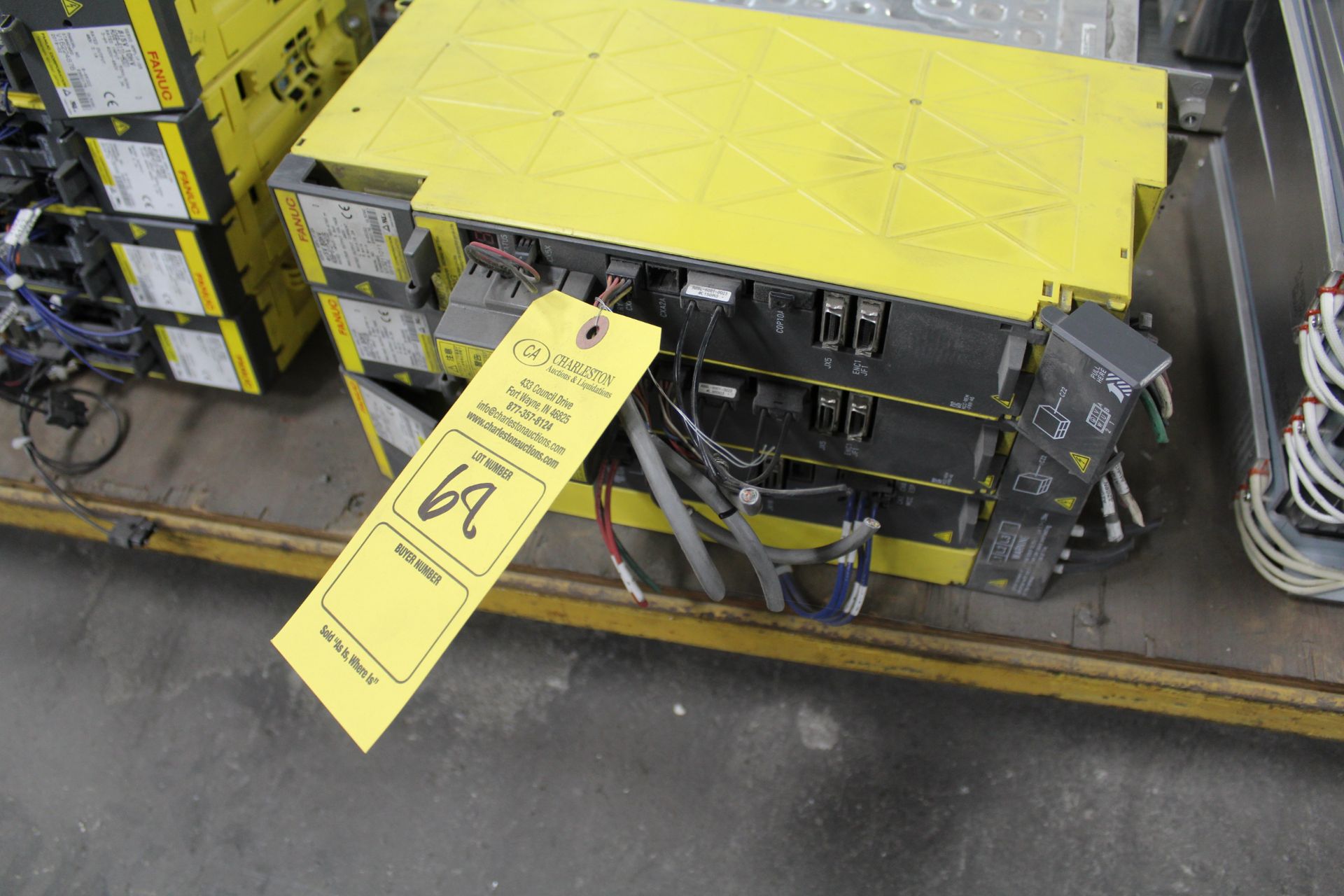 (1) FANUC SERVO DRIVE AO68-6150-H018; (2) FANUC SERVO DRIVE A06B-6127-H105