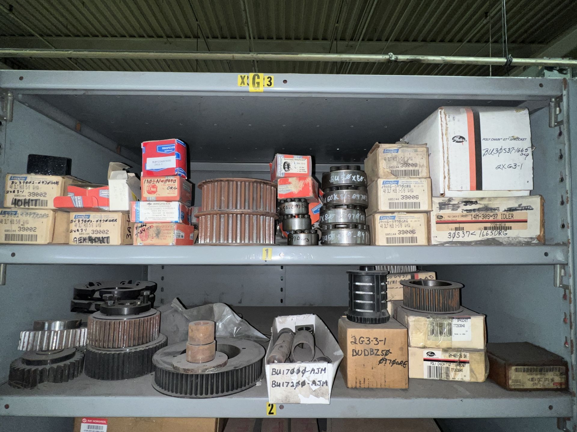 CONTENTS OF SHELVES: CAM FOLLOWERS; VACUUM GAUGES; INDEXERS; BREAKERS - Image 8 of 13