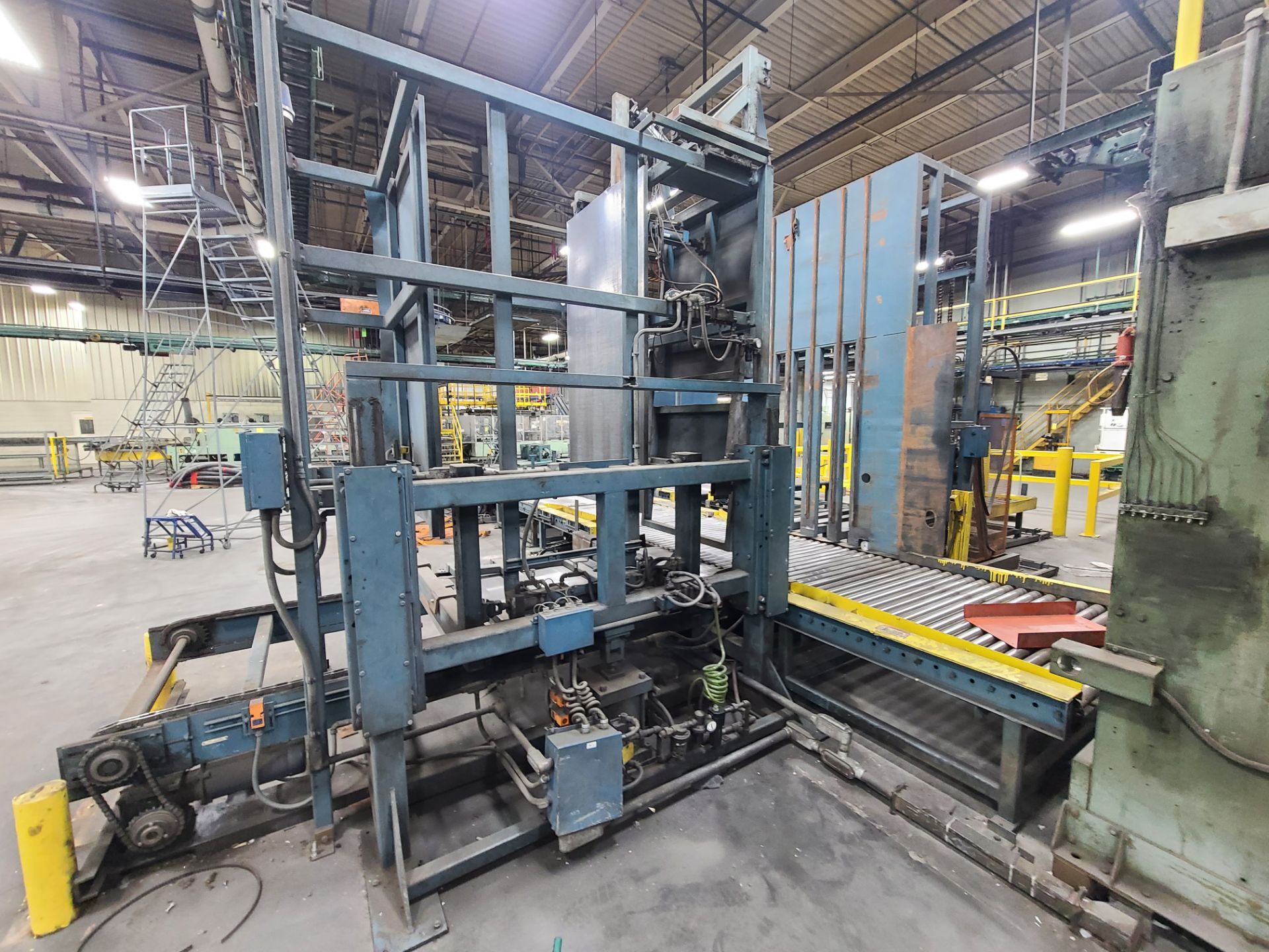 PALLETIZING LINE INCLUDING: (1) CURRIE PALLETIZER SERIAL # LSP-5-839; (1) KAUFMAN CO STRETCH WRAPPER - Image 10 of 13