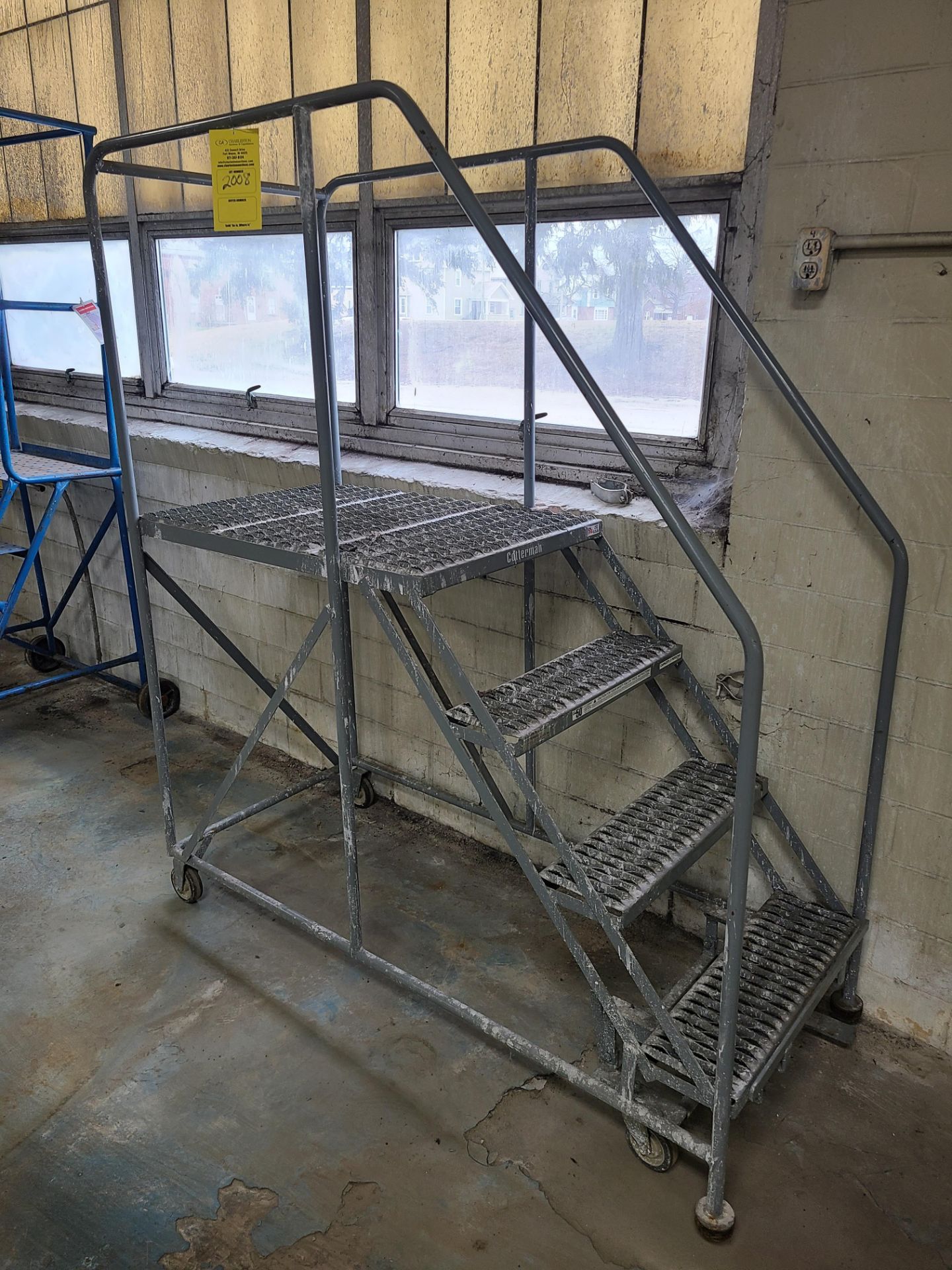 4' SAFETY LADDER