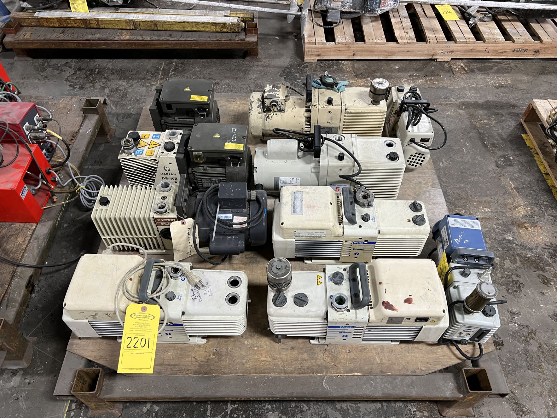 PALLET WITH (10) VARIOUS VACUUM PUMP INCLUDING (3) WELCH W SERIES 7; (1) VARIAN SD-20; (1) VARIAN