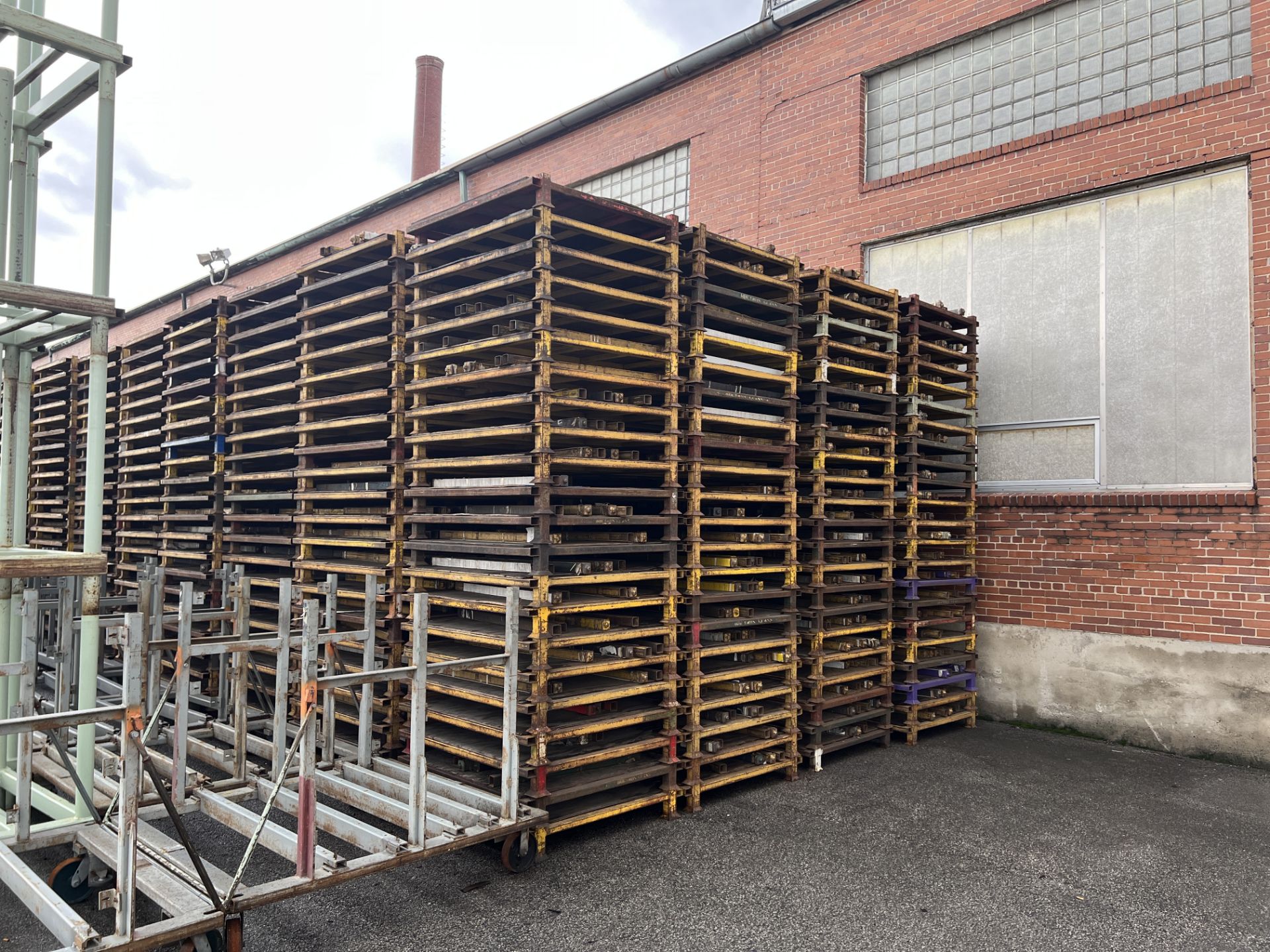 (22) STEEL FRAME STACKABLE PALLETS WITH REMOVABLE LEGS 48X53 - Image 2 of 4