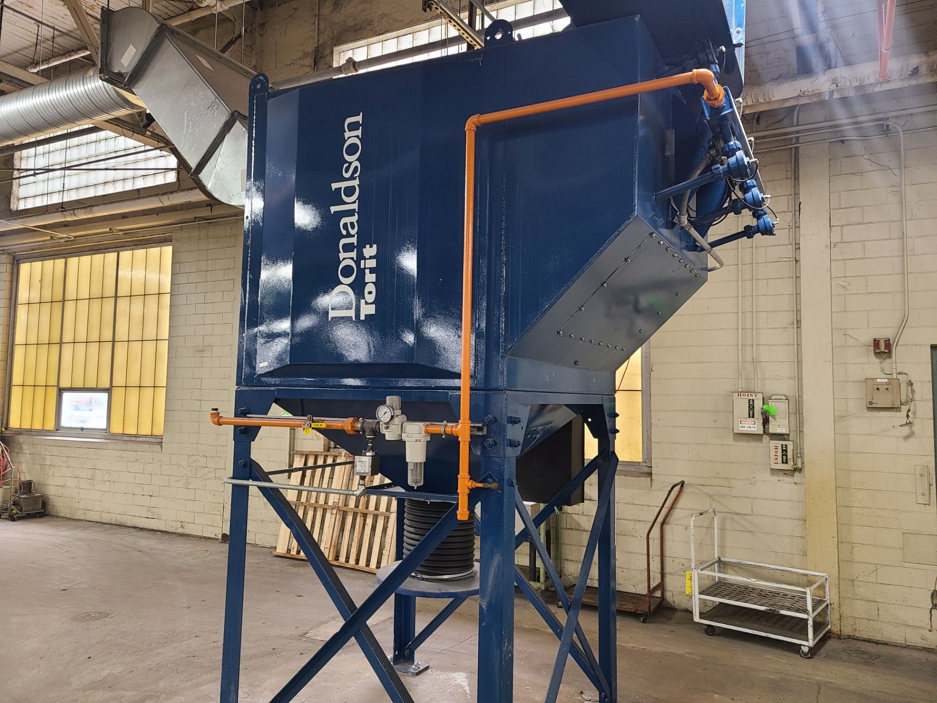 TORIT DUST COLLECTOR; 6 BAG (LOCATED NEXT TO RO SYSTEM)